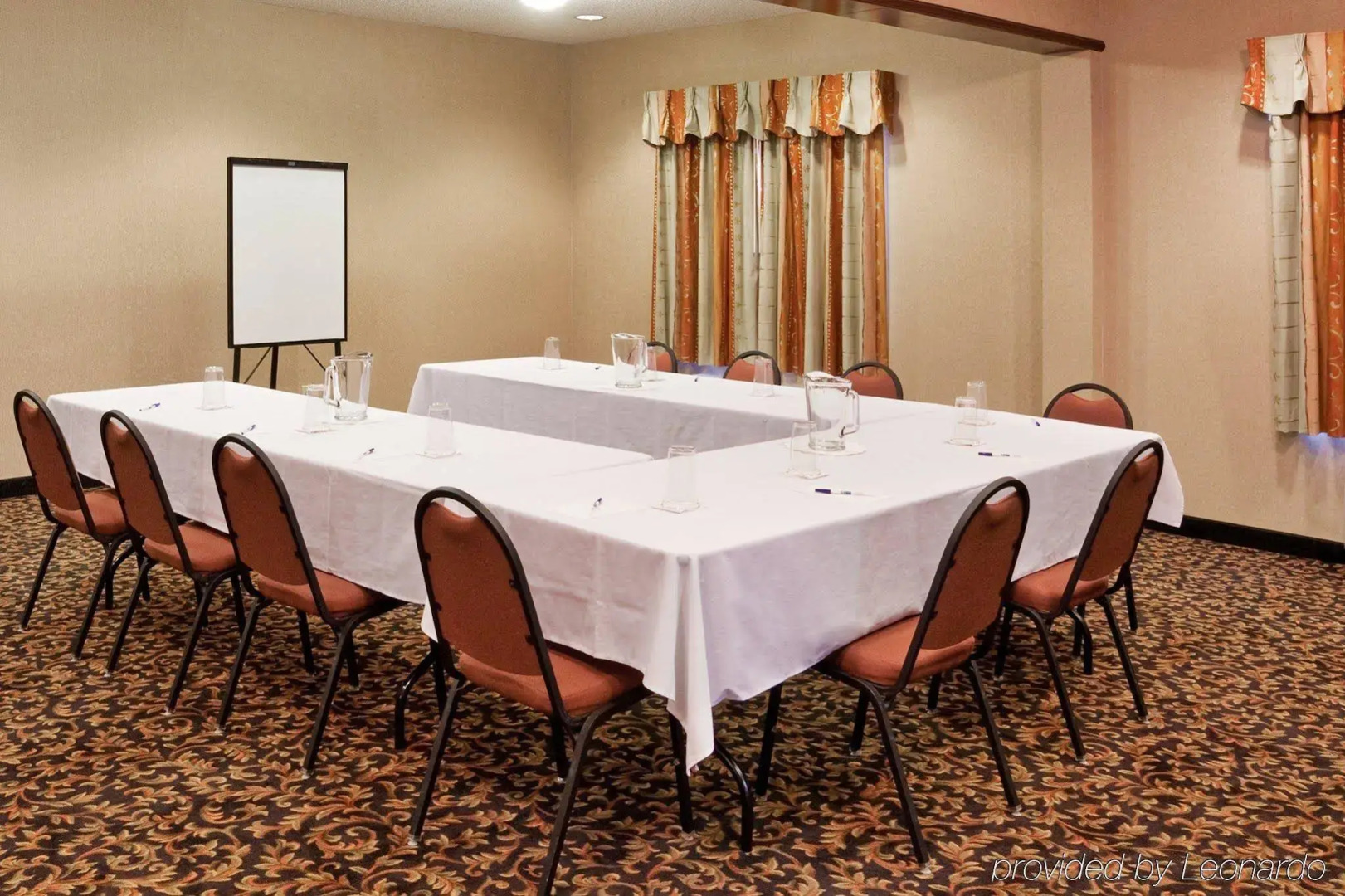 Holiday Inn Express Hotel & Suites Woodhaven by IHG