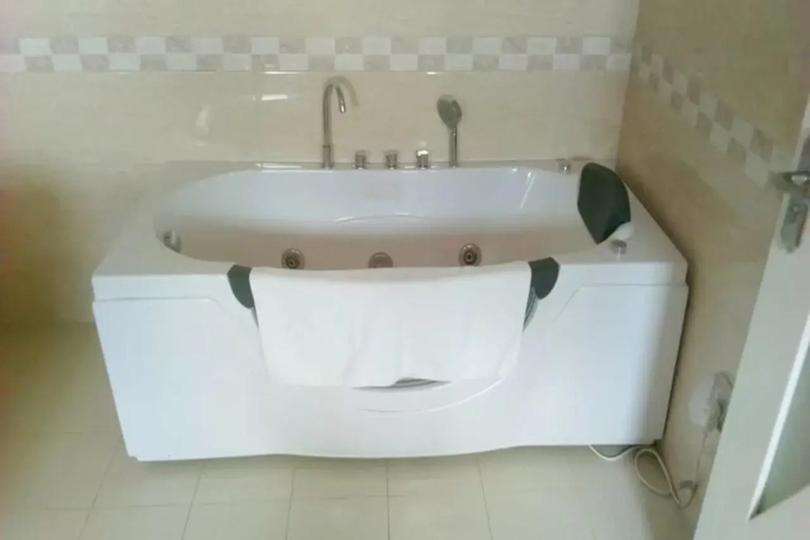 Courtyard International Hotel