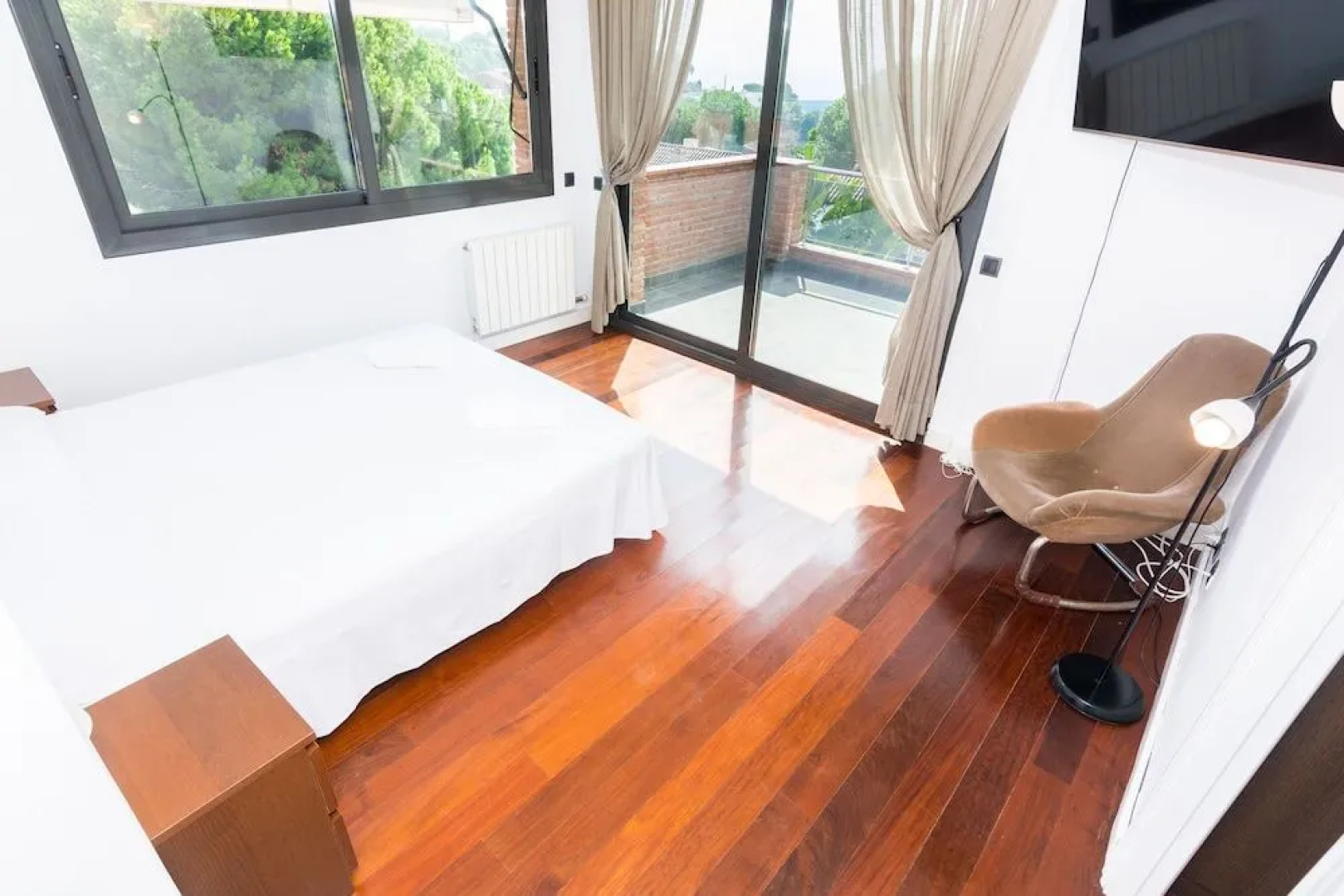 HomeHolidaysRentals Adonis