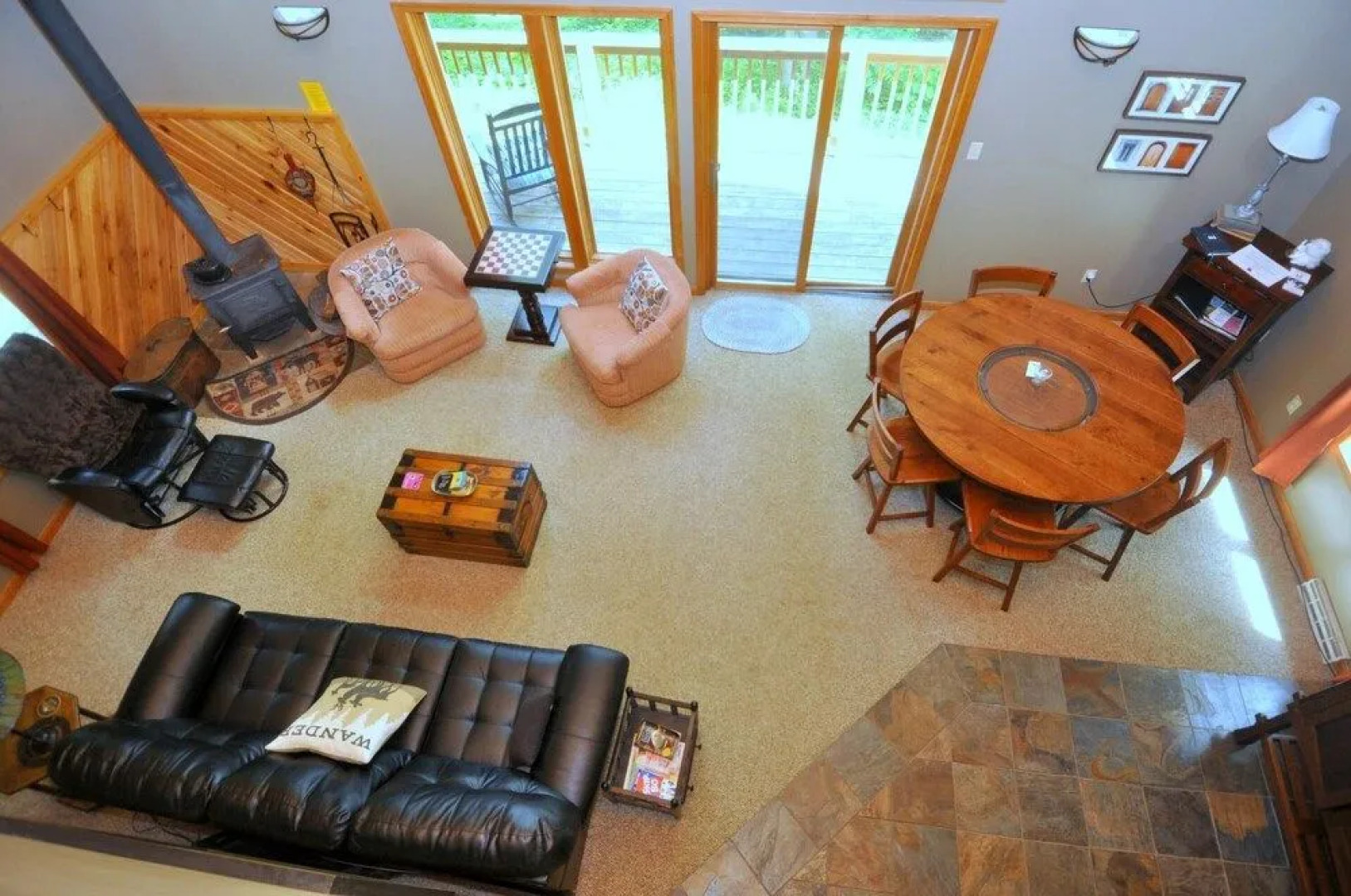 Sqyrls Nest - 3BR Retreat With a Hot Tub