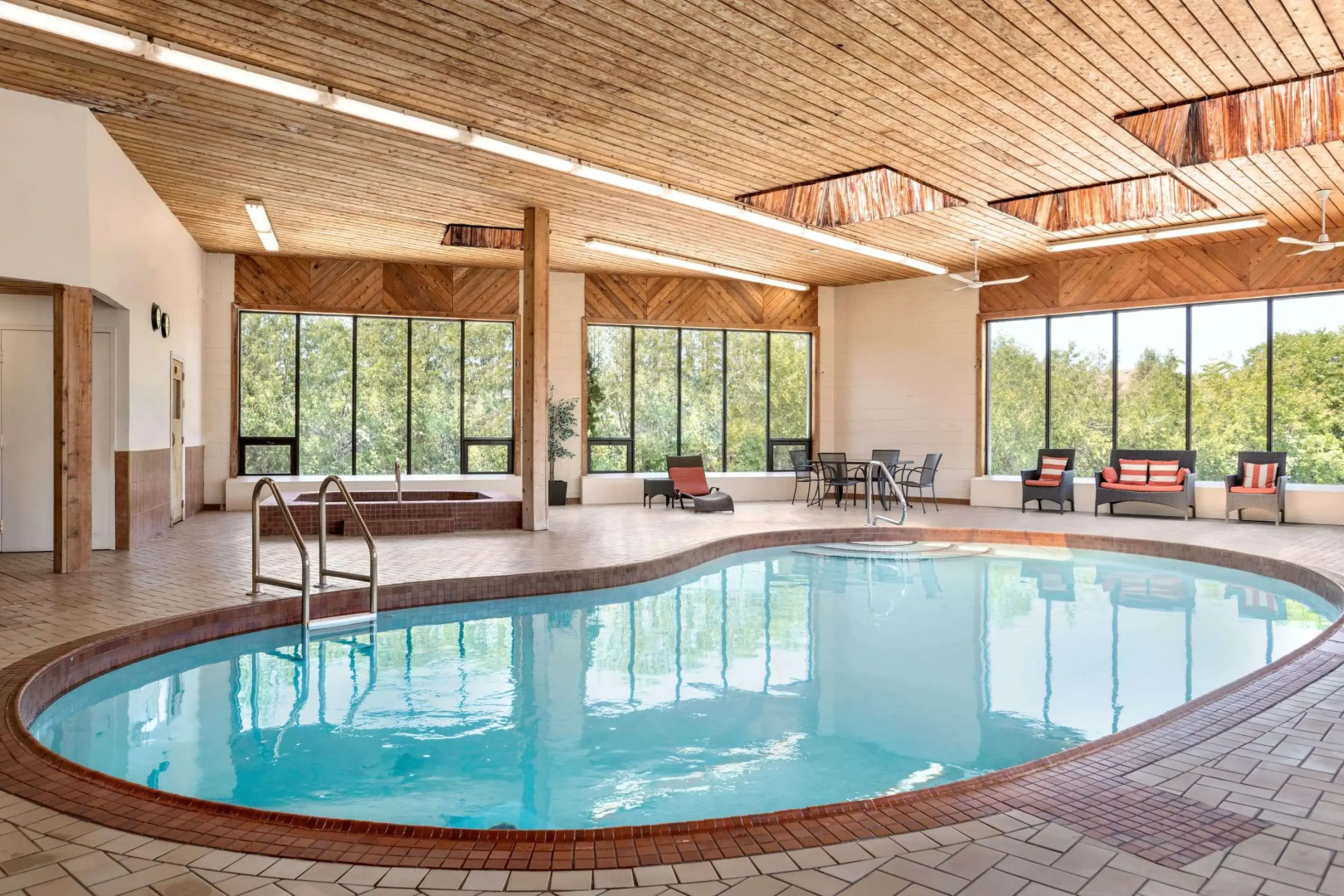 Travelodge Kingston LaSalle Hotel