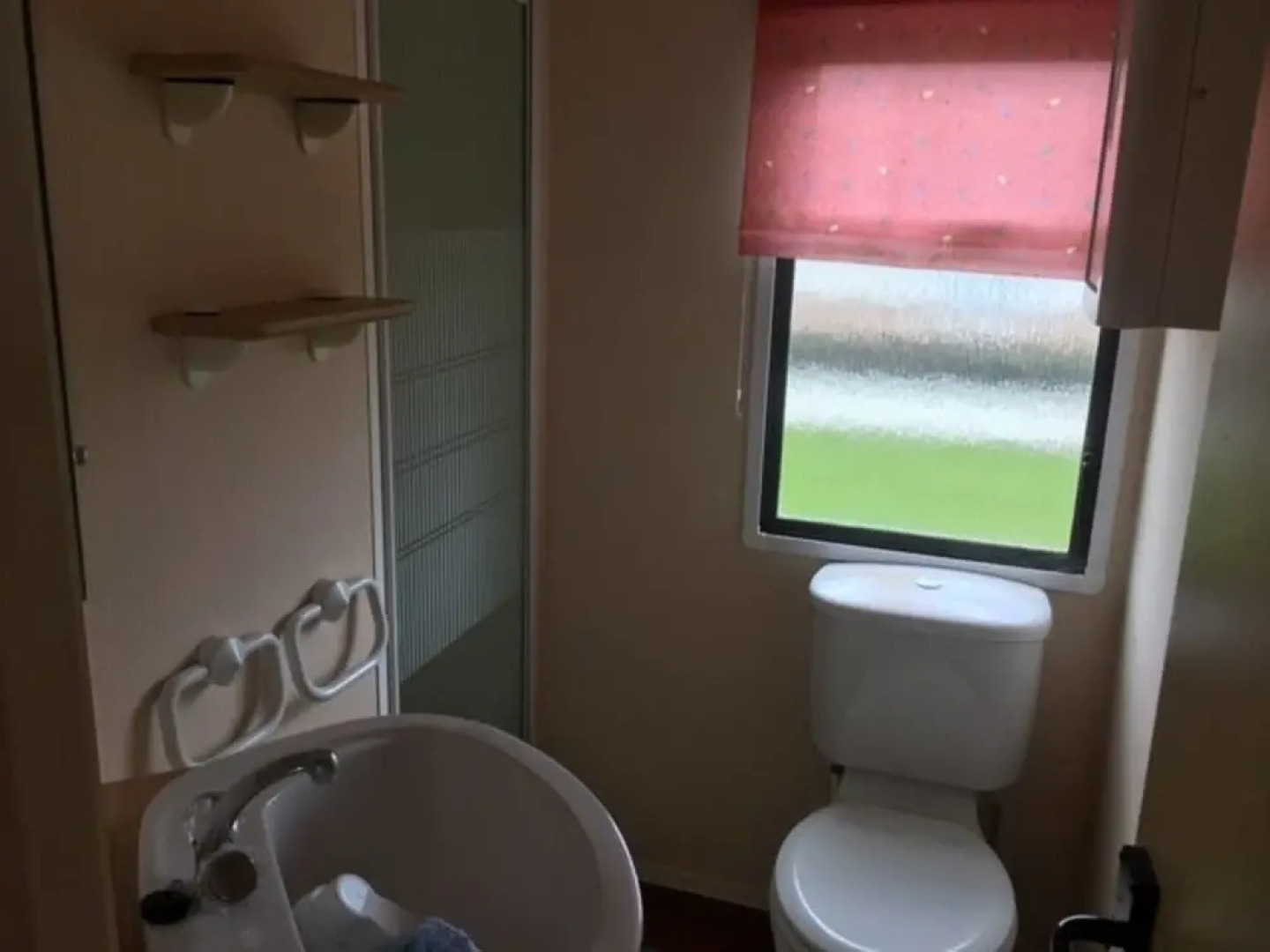 Beautiful 2 Bedroom 6 Berth Seaside Caravan