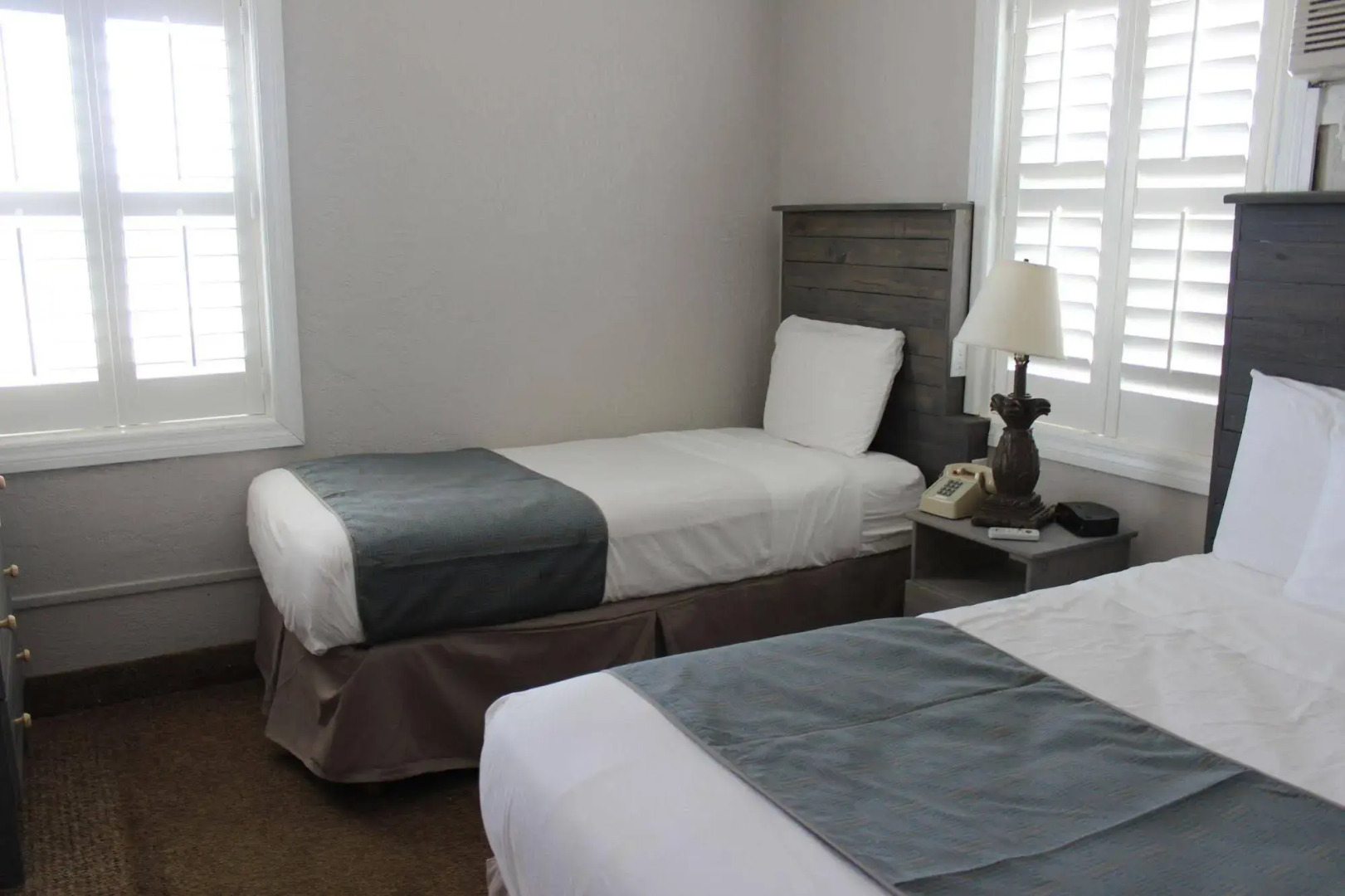 Shoreline Suites & Cabana Cottages