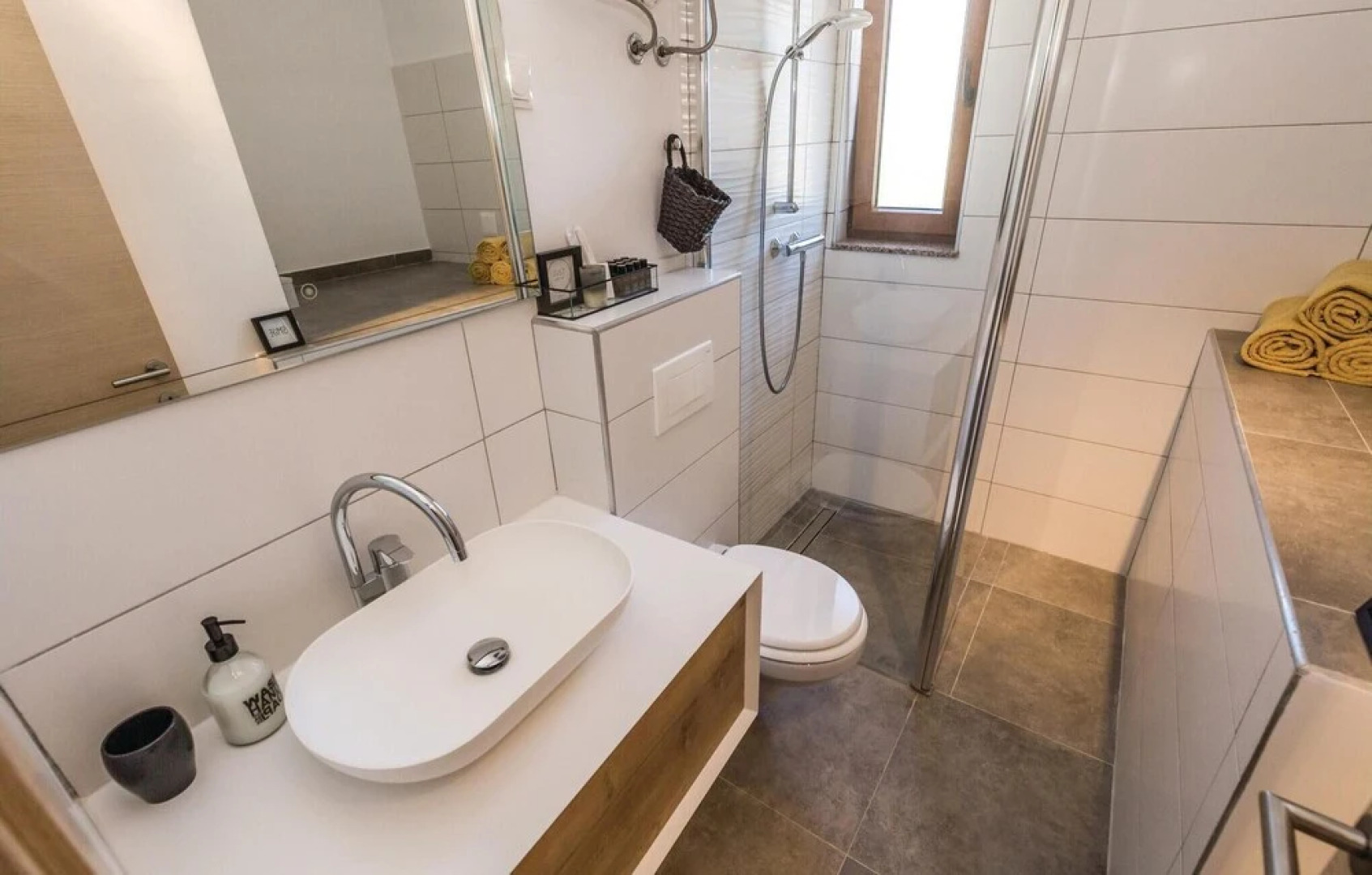 Nice Home in Zastenice With Wifi, 2 Bedrooms and Outdoor Swimming Pool