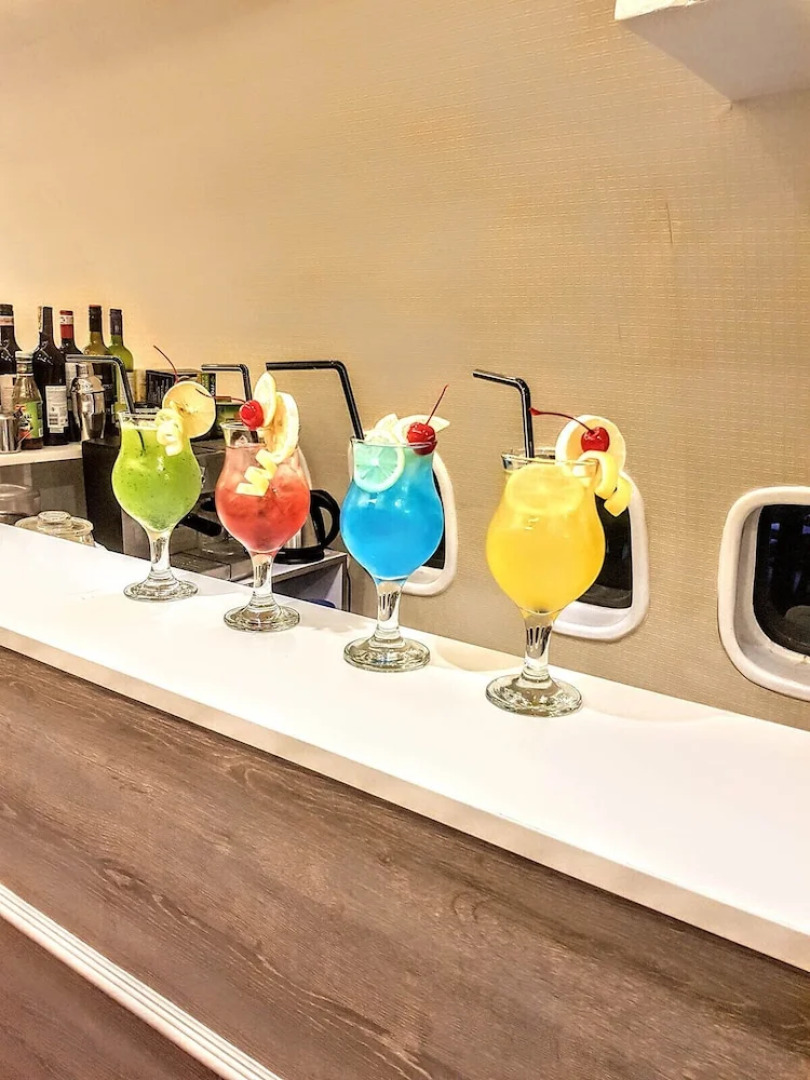 Kamayan sa Palaisdaan Hotel and Resort