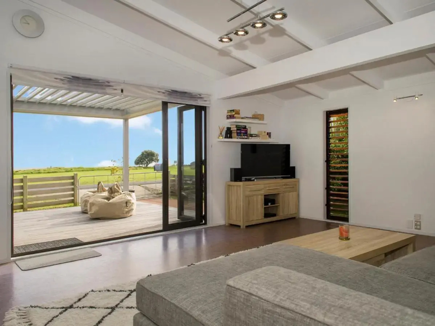 Beachside Beauty - Kuaotunu Holiday Home