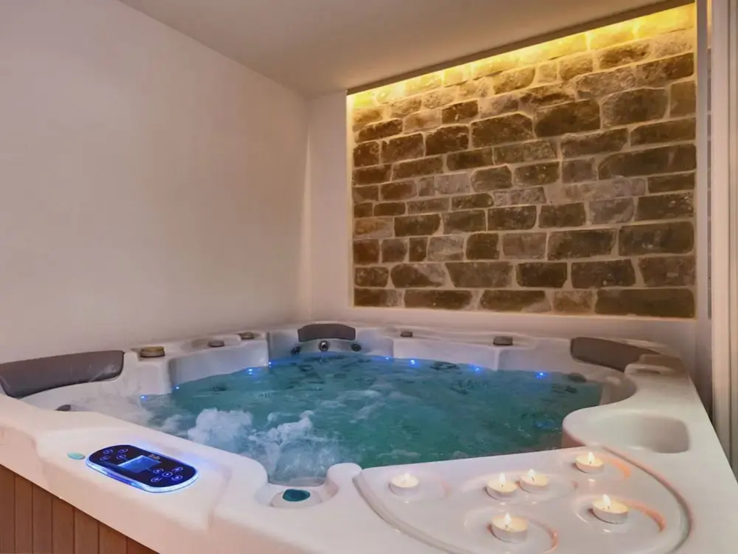 Sea-view Villa in Bol with Hot Tub, Sauna, Whirlpool