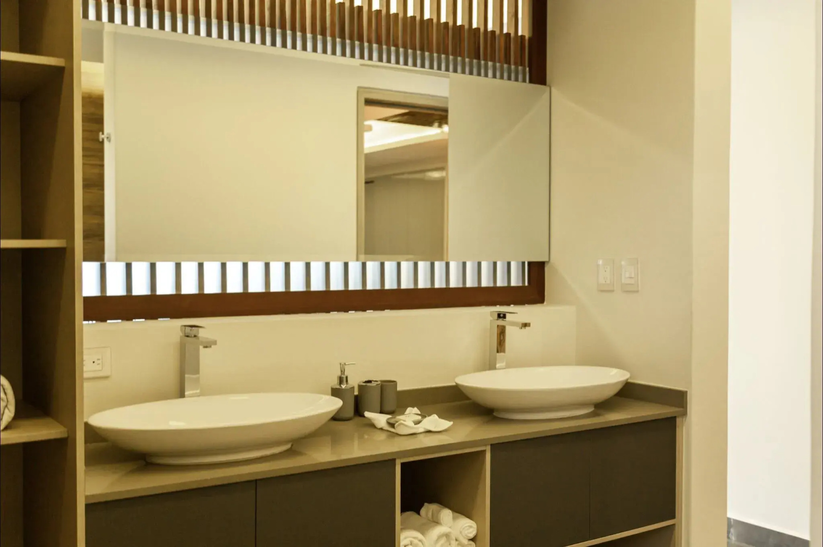 Fabulous & Exclusive Apartments With Sea View Pool BBQ Garden