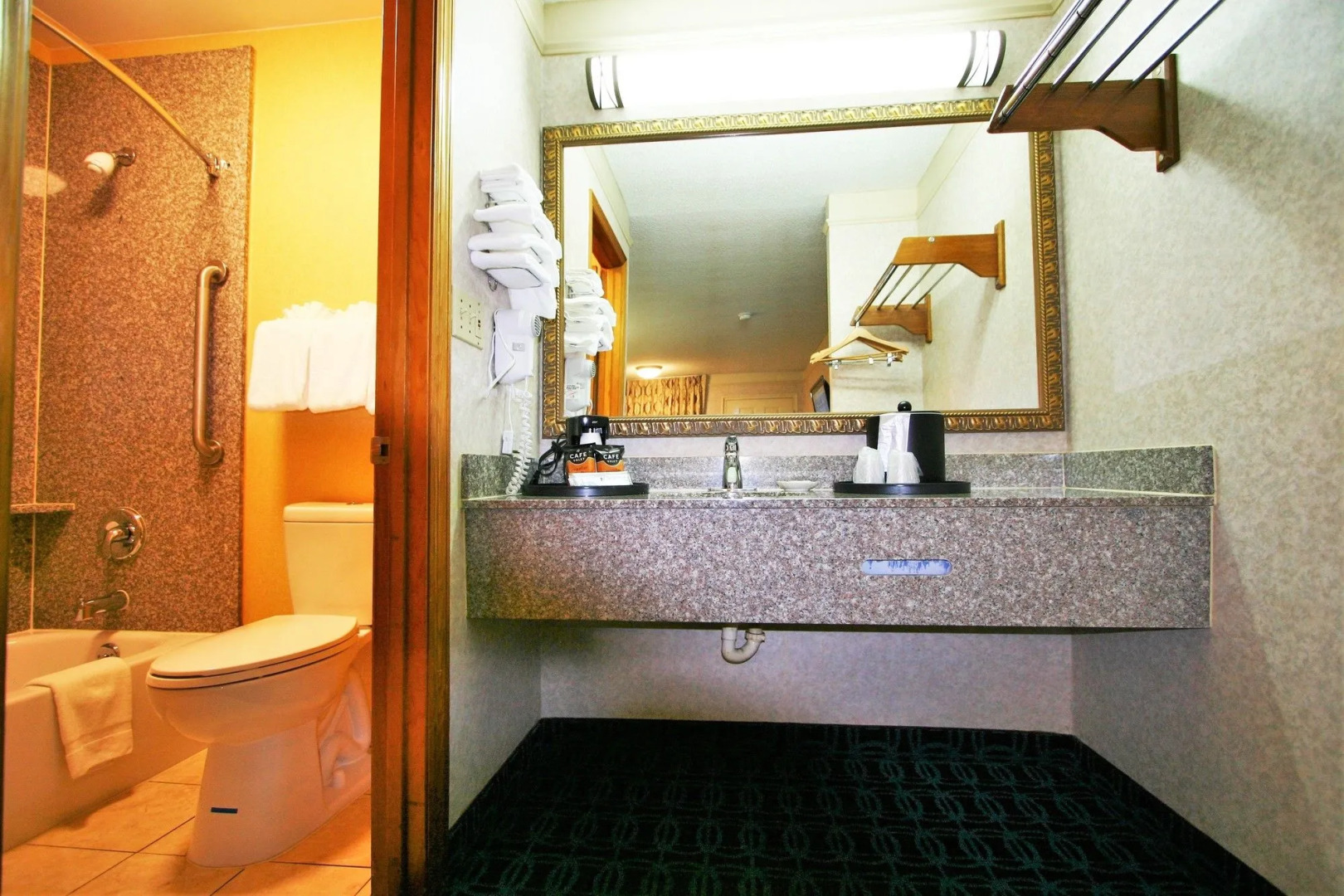 Deluxe Inn Fayetteville - I-95 Exit 49