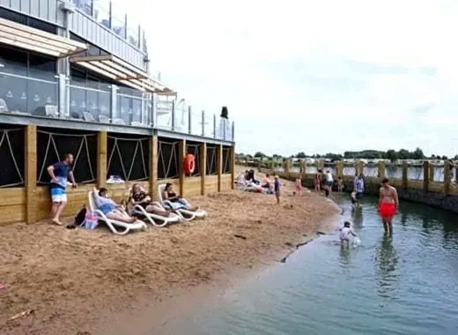 The Luxury break Sleeps 6 at 44 Kingfisher Court South facing