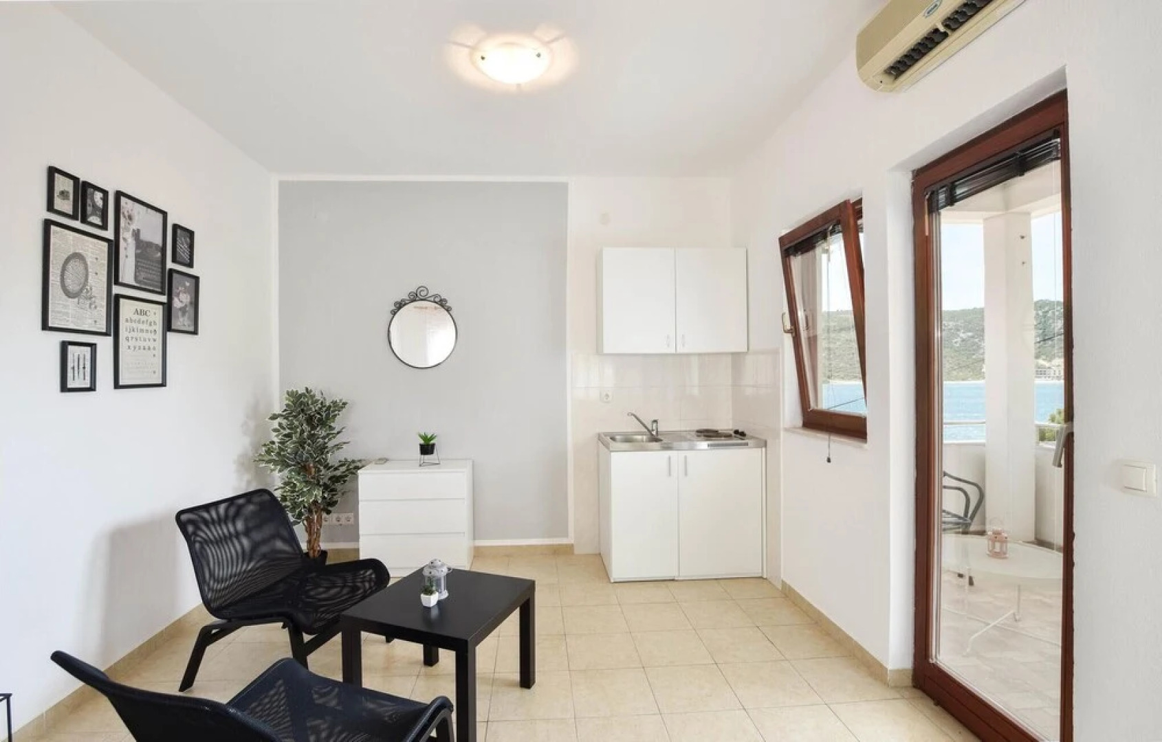 Awesome Home in Poljica With Wifi and 6 Bedrooms