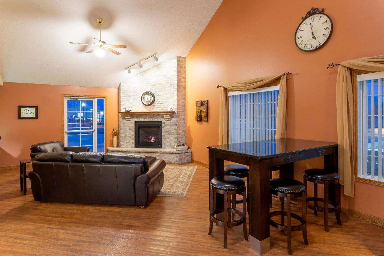 Paynesville Inn And Suites