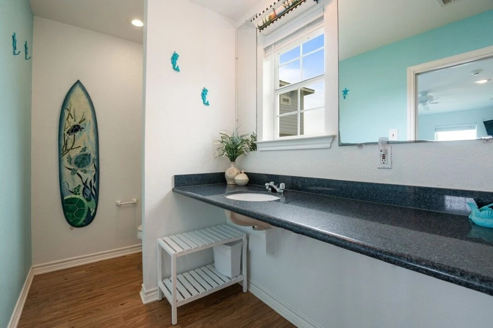 A Texas Star 3 Bedroom Home by RedAwning