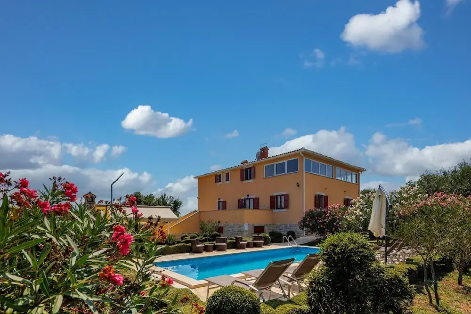 Pool Villa Divina in i an