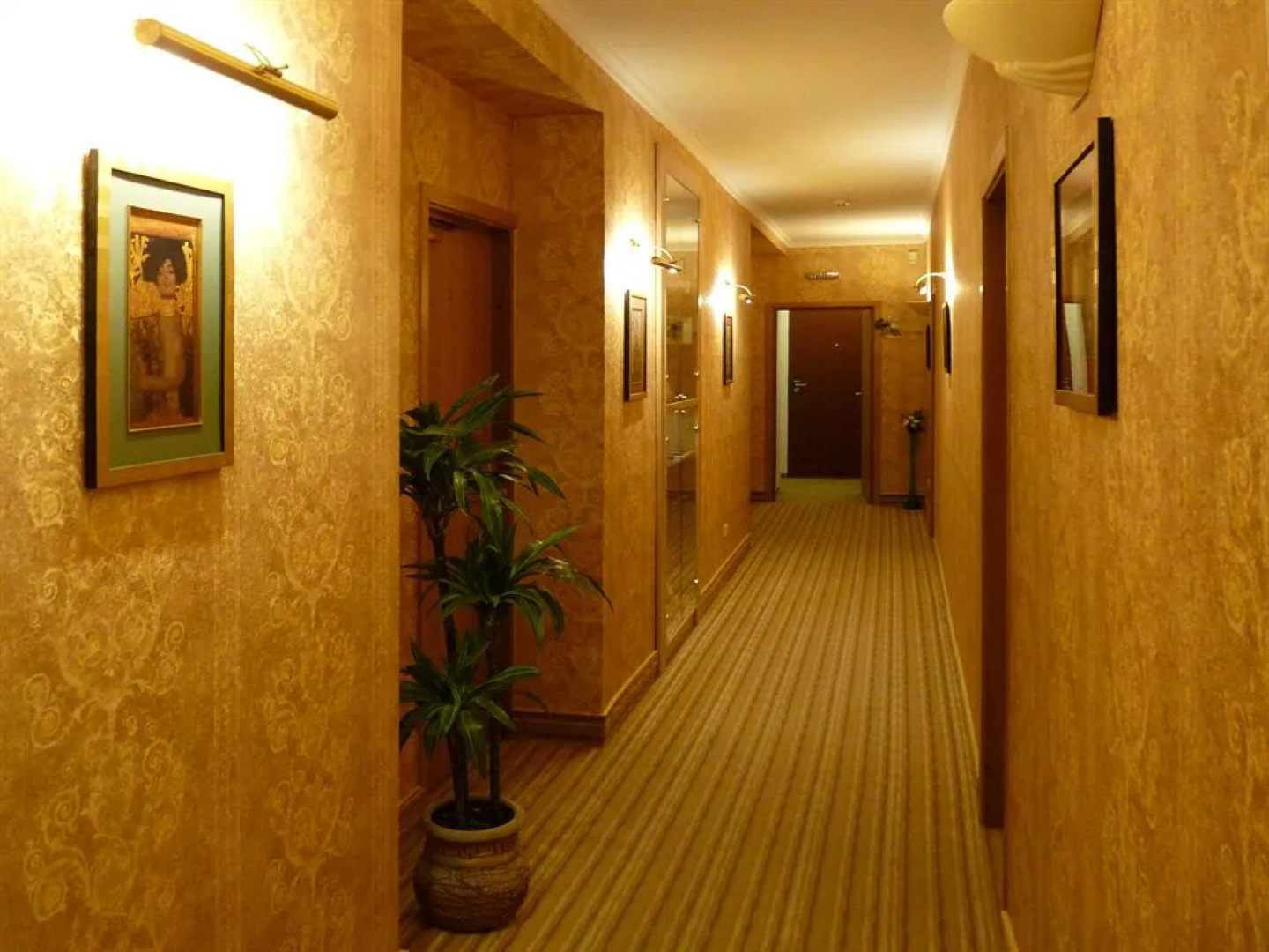 Отель «Эней»