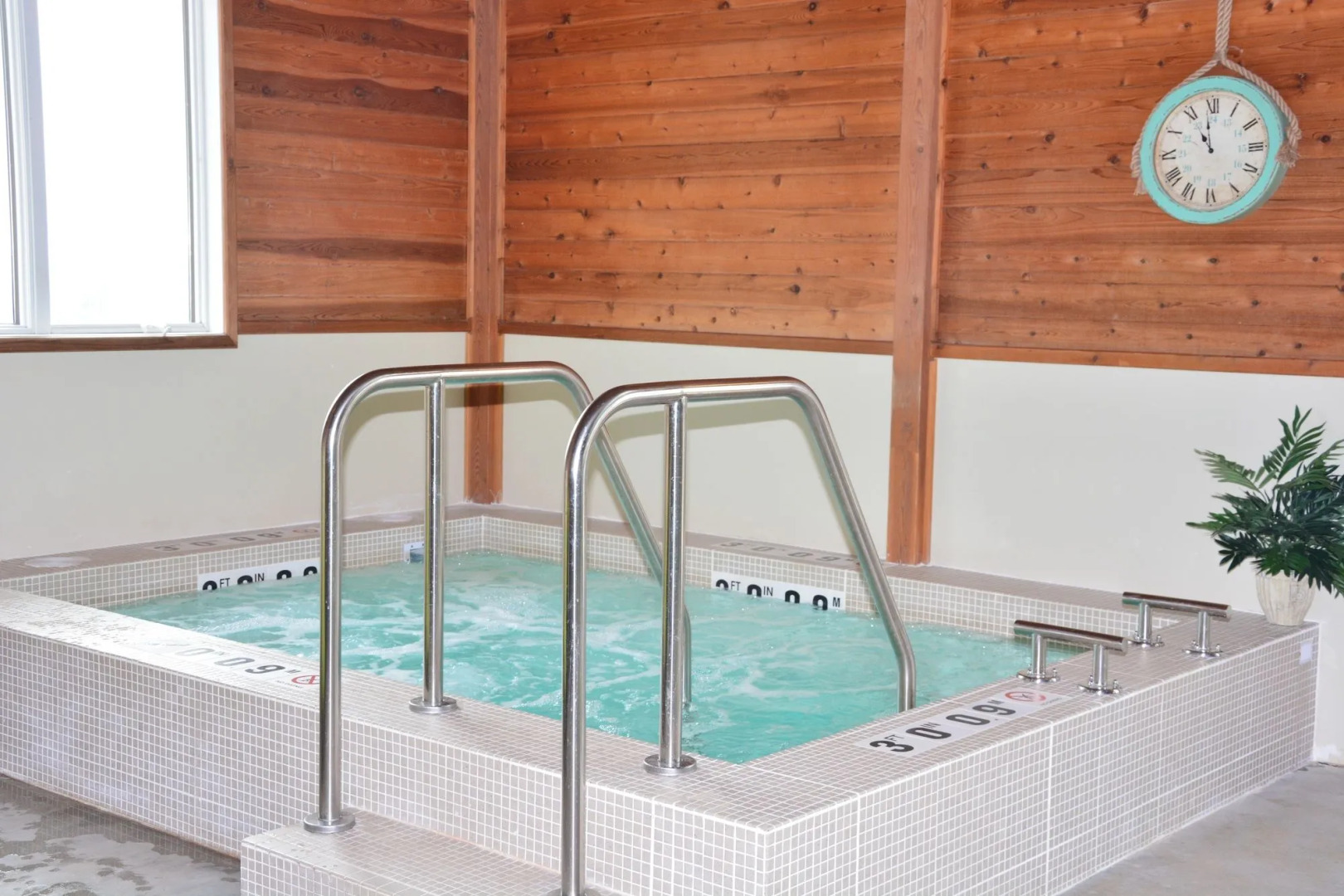 Roosevelt Inn and Suites