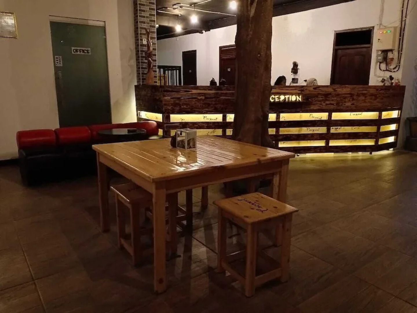 Coconut Hotel - Hostel