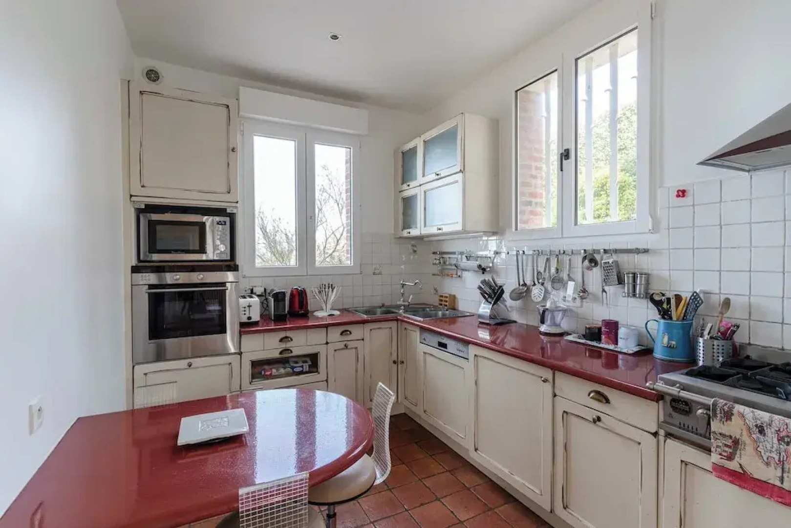 The Benervilloise Villa With its Feet in the Water