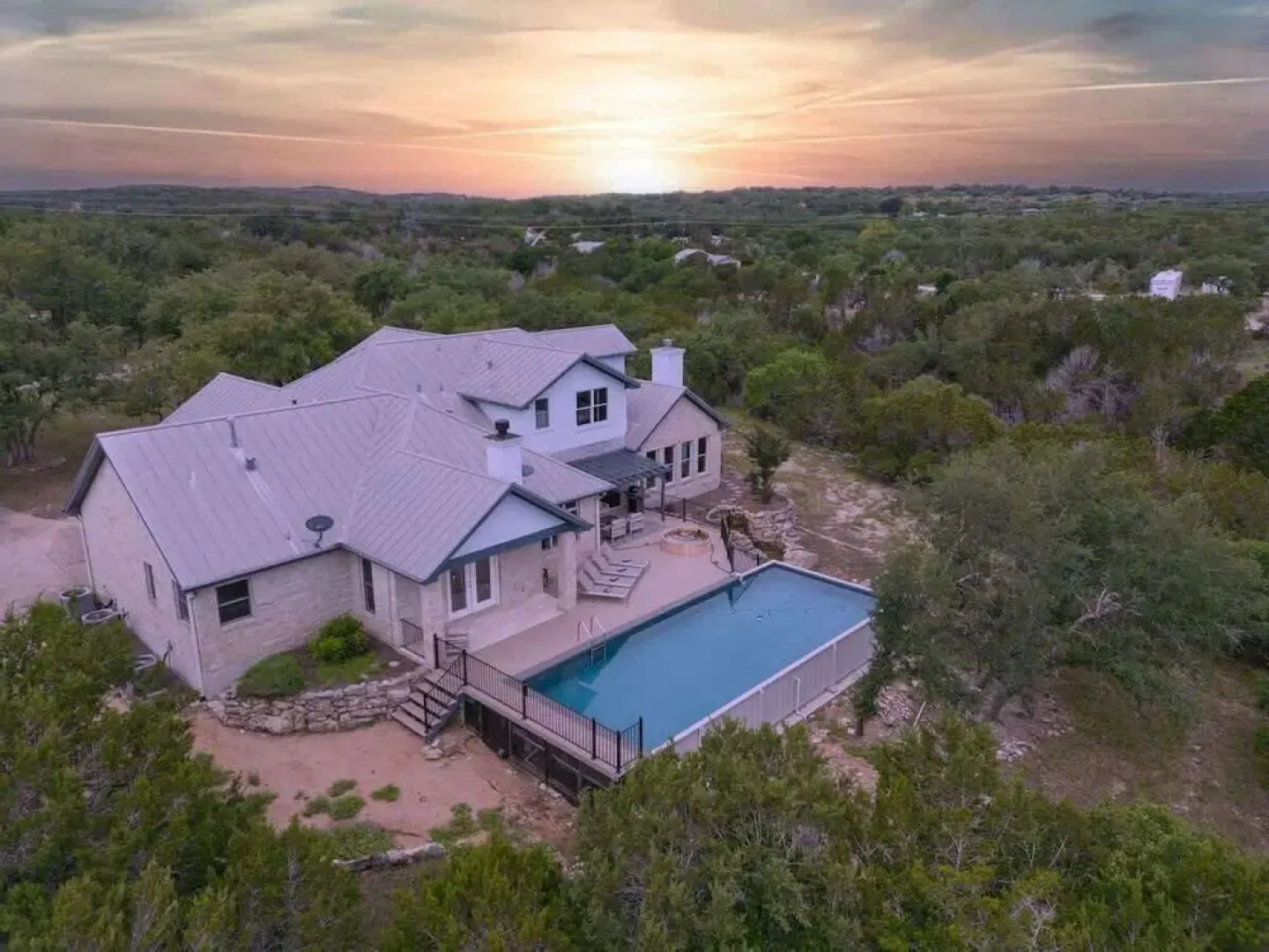 Spicewood Lodge W/pool, Hottub