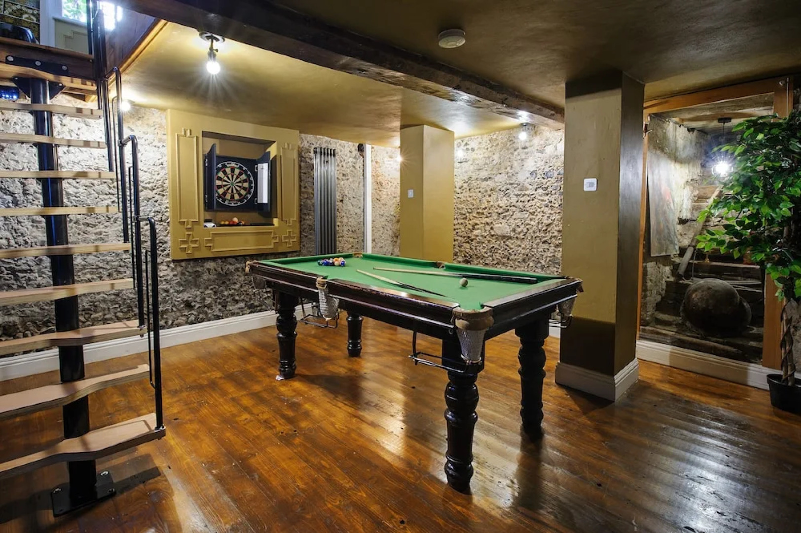 Luxury 2 Bed Manor House Hot Tub Cinema Room Skytv