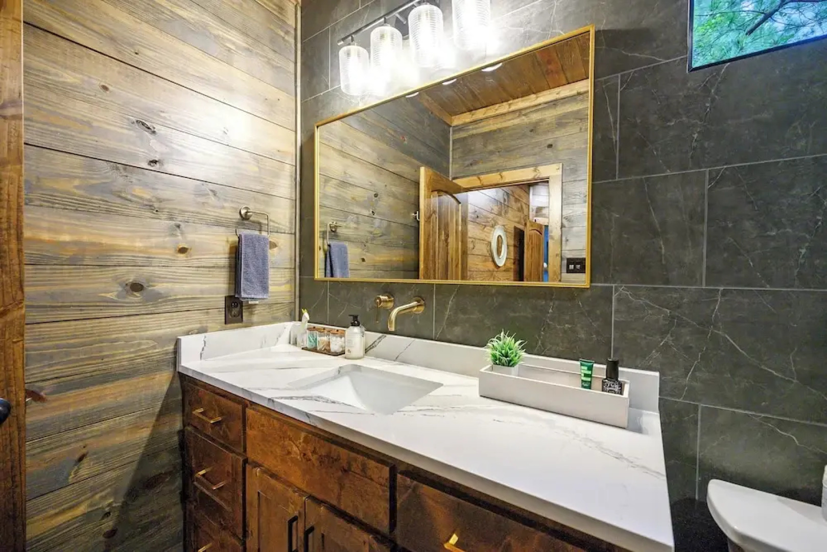 Broken Bow Home w/ Hot Tub, Game Room & EV Charger