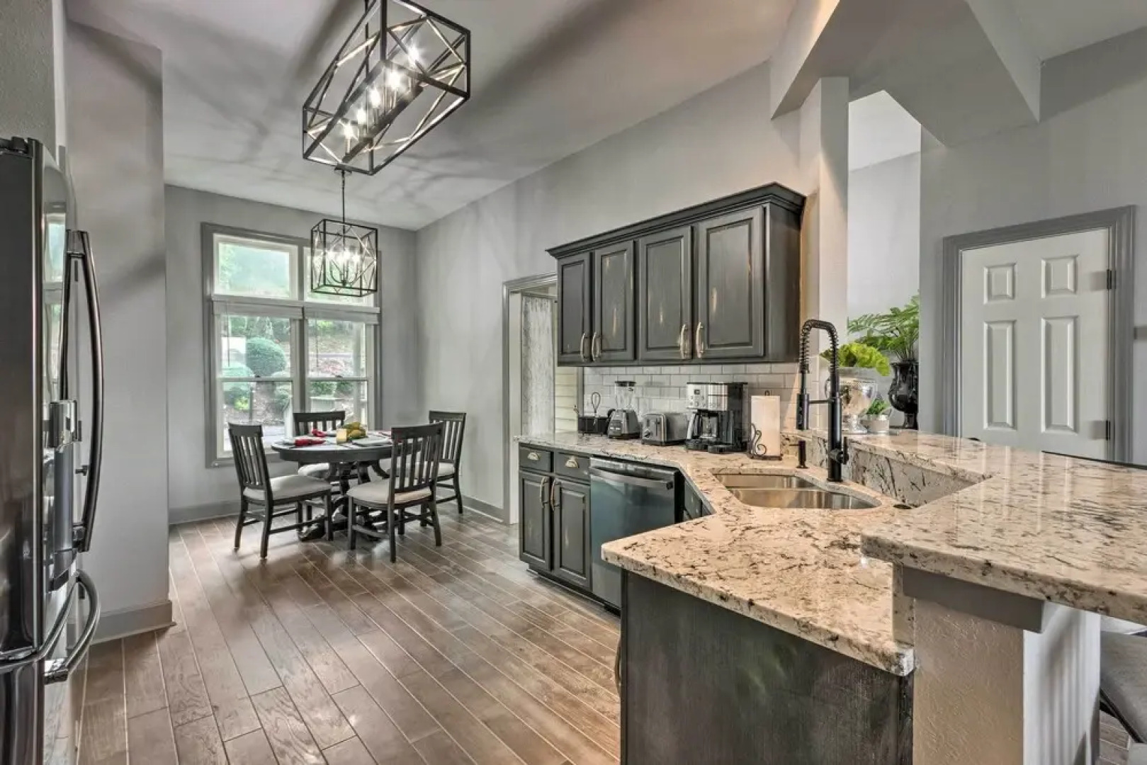 Modern Mountain-view Smokies Retreat w/ Balcony