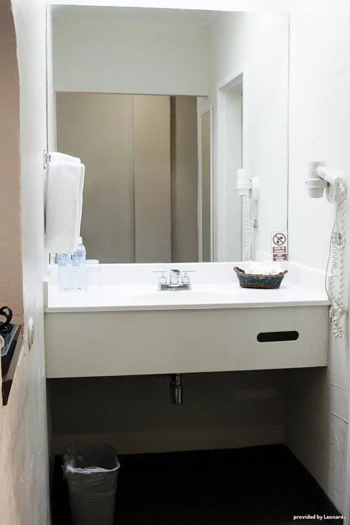 Отель Bazarell Inn