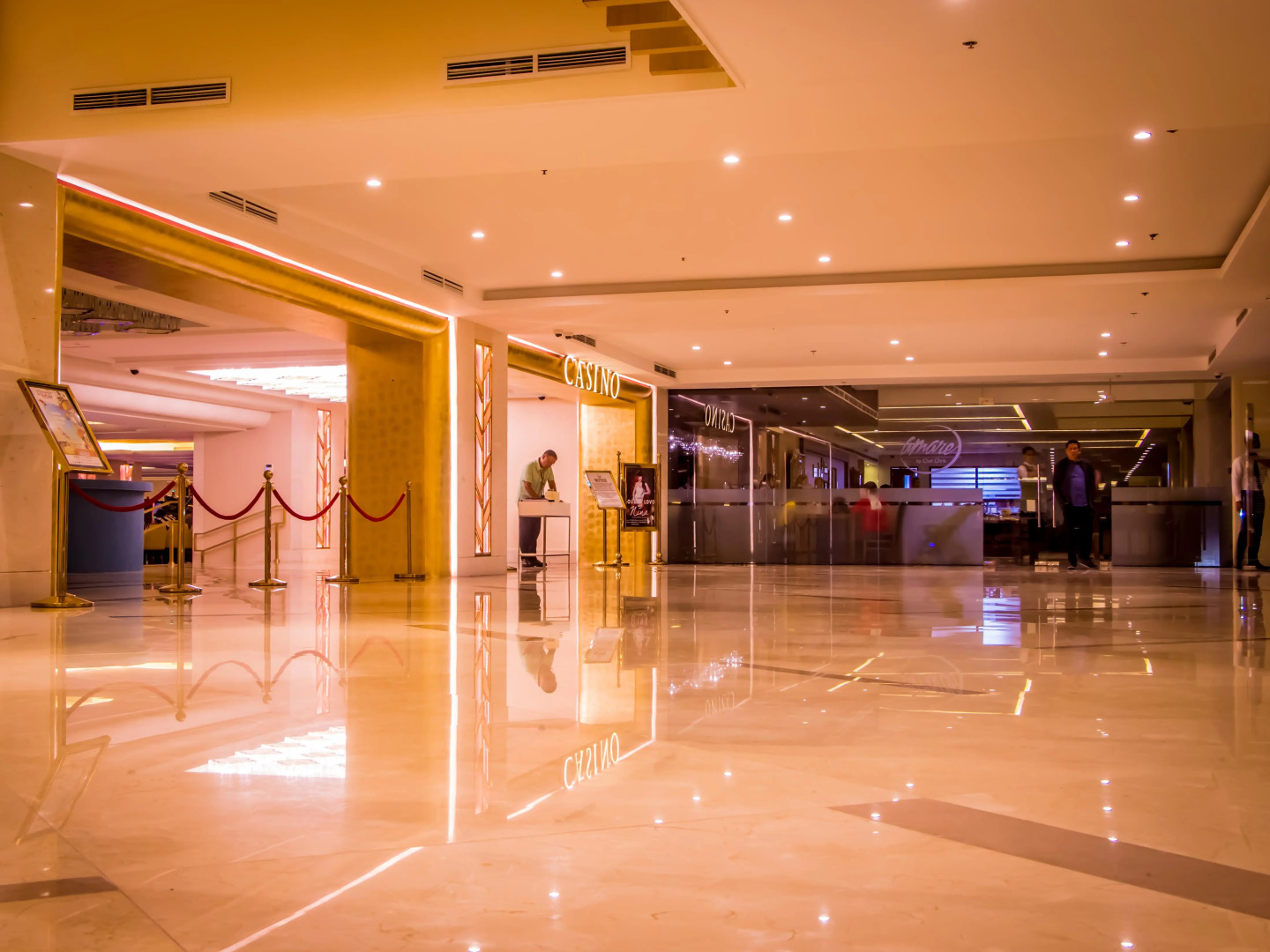 Royce Hotel & Casino