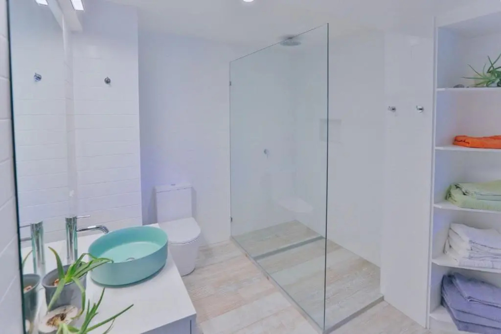 15 McAnally Drive Fabulous Family Home with Magnificent Ocean Views Pool Walk to Beach