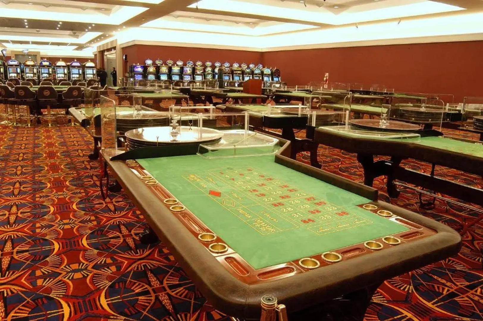 Howard Johnson by Wyndham Sierras Hotel and Casino