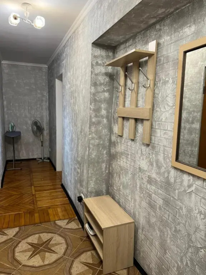 2-x комнатные апартаменты в центре Гагры, 1-я линия