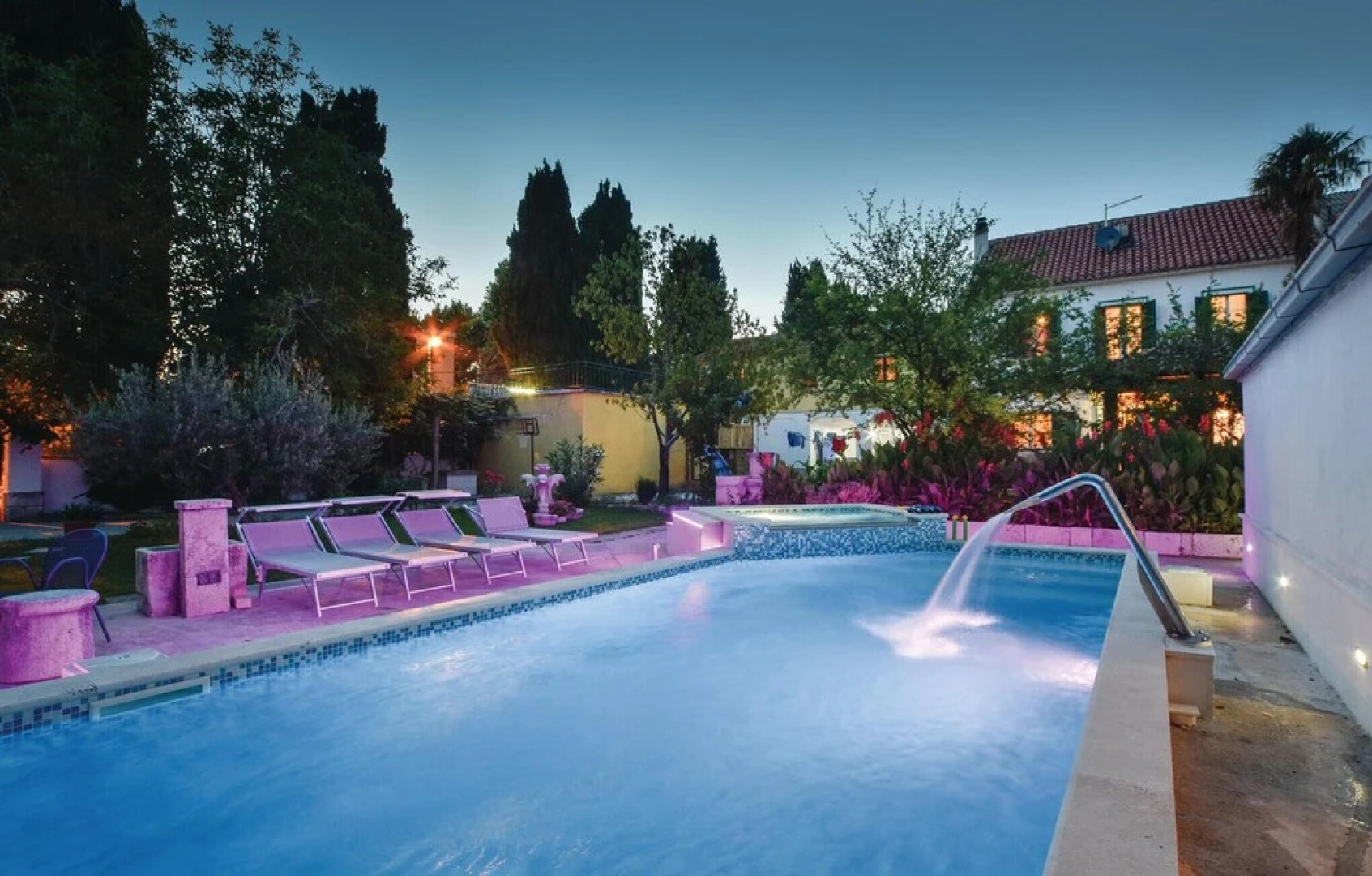 Awesome Home in Kastel Luksic With Sauna, Wifi and 6 Bedrooms