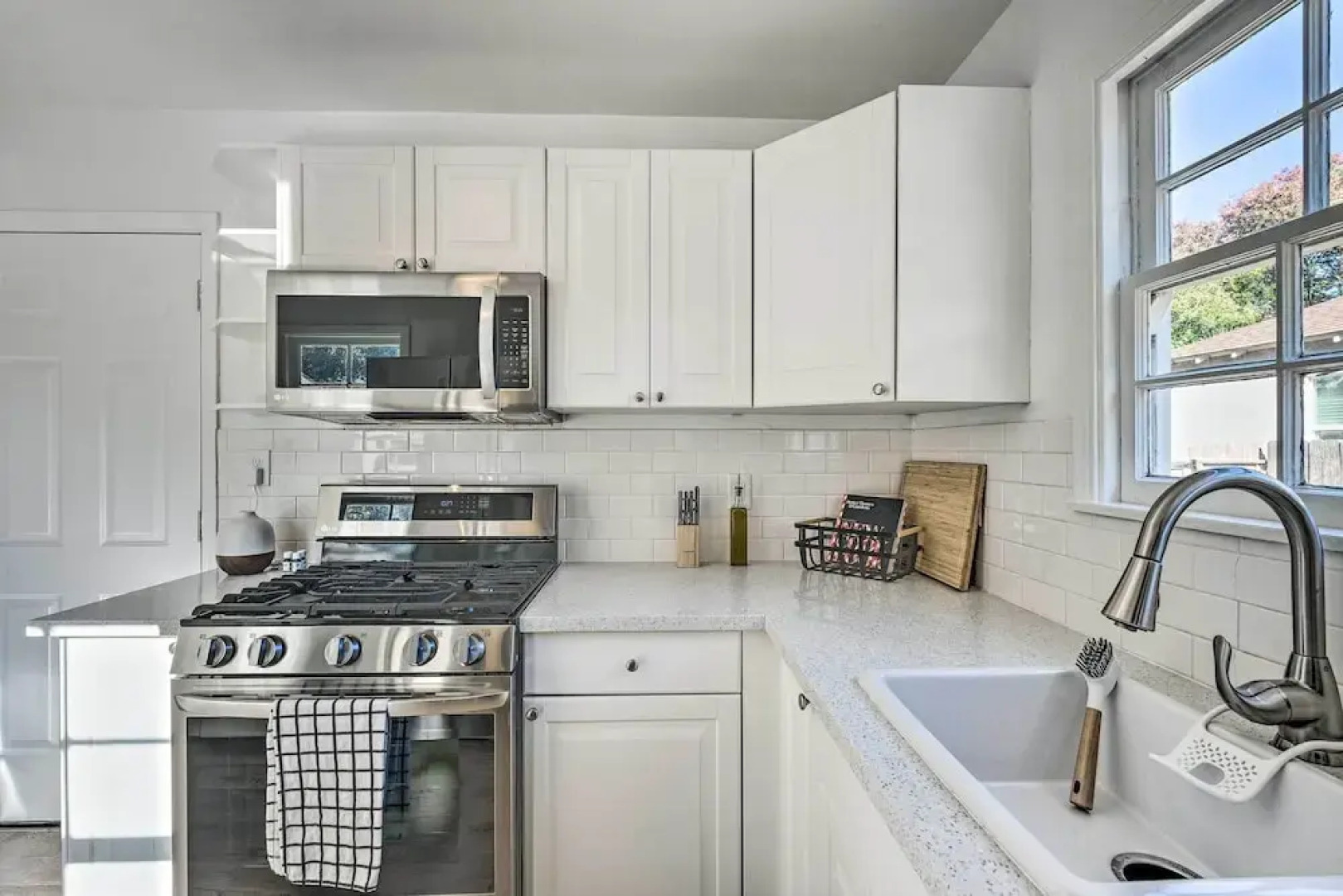 Cozy West Sacramento Getaway w/ Private Yard!