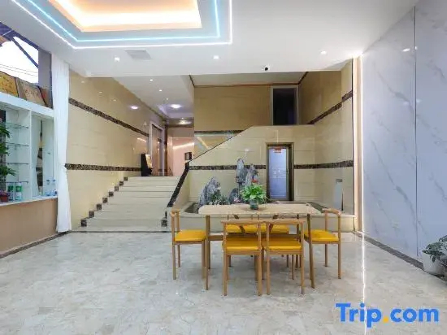 Zhi Xin Zhi Zi Hua Kai Hotel (Xiantao Bus Station Hongda Road Branch)