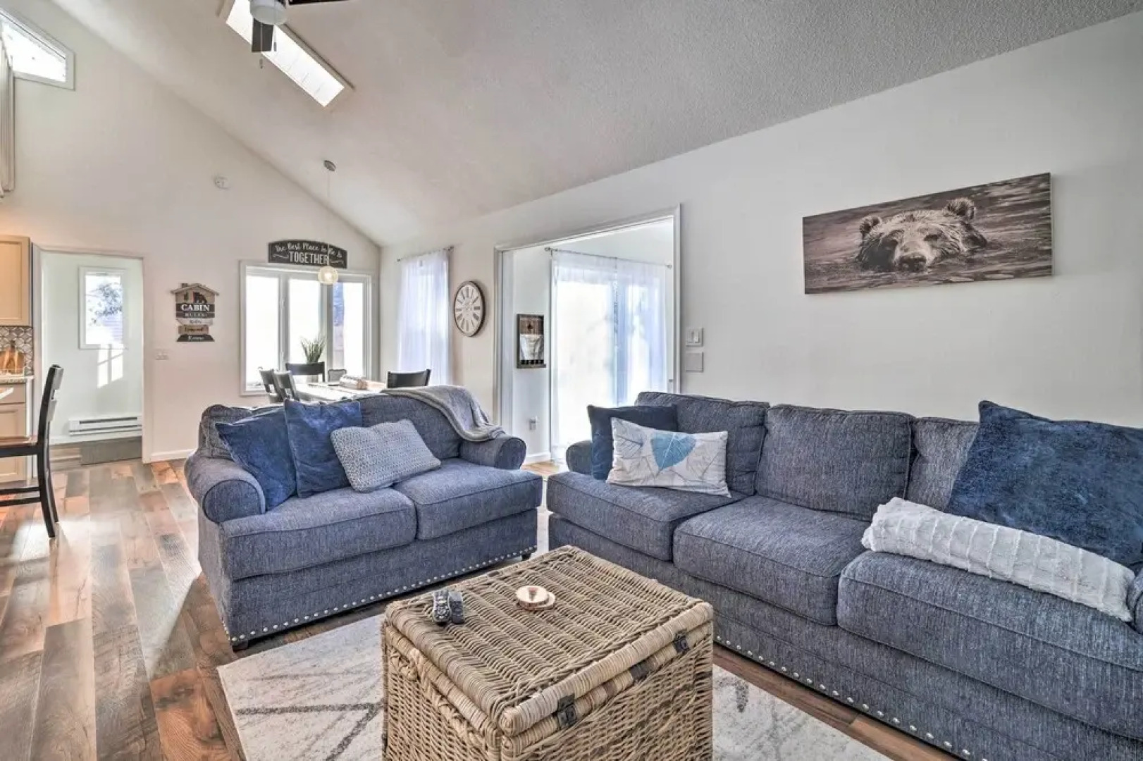 Hot Tub, Fire Pit & Game Room: Tobyhanna Home!