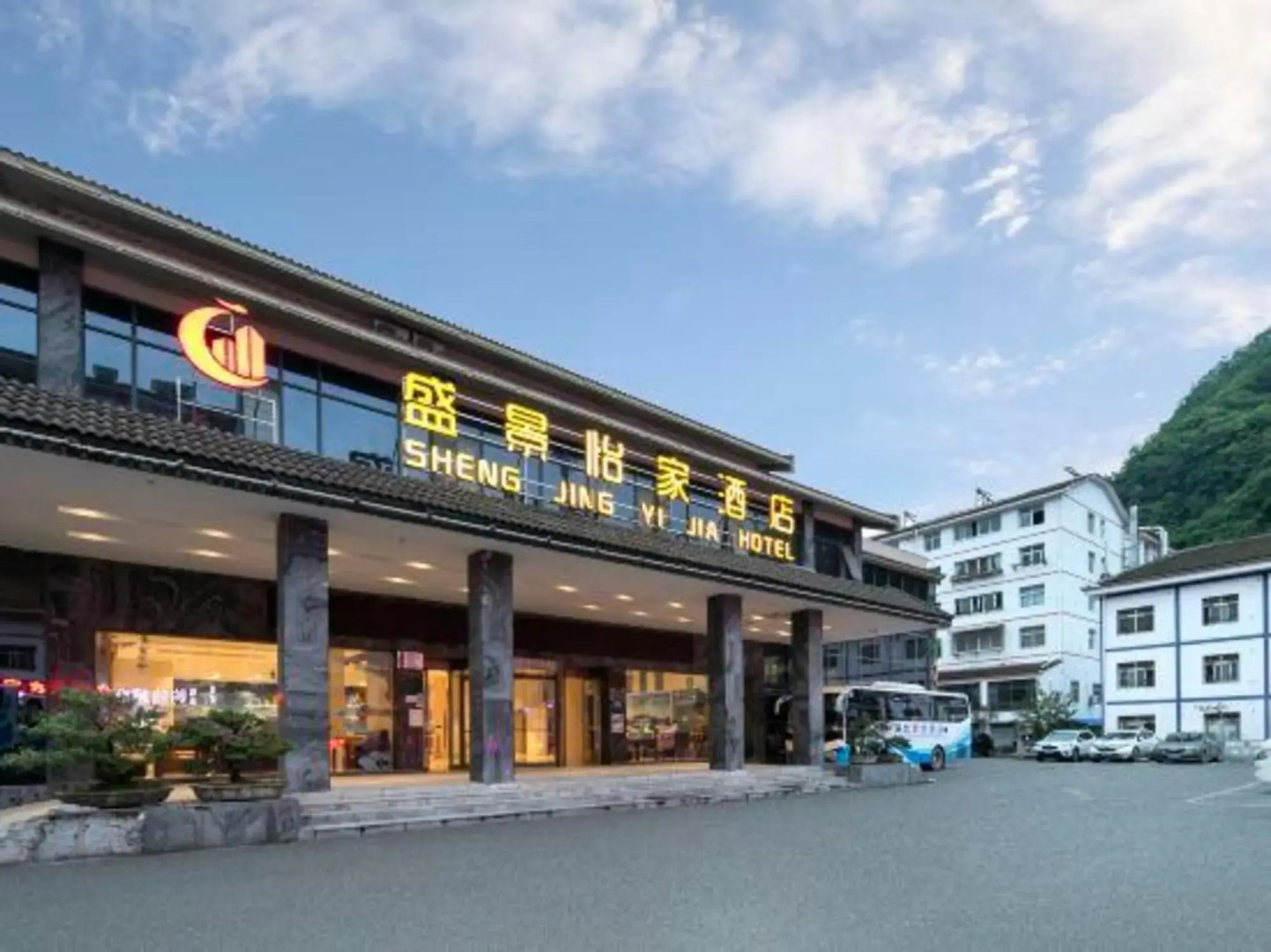 Shengjing Yijia Hotel