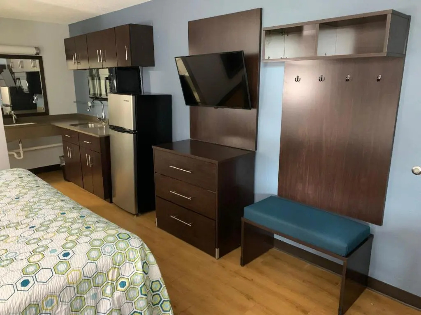 HomeTowne Studios by Red Roof Battle Creek