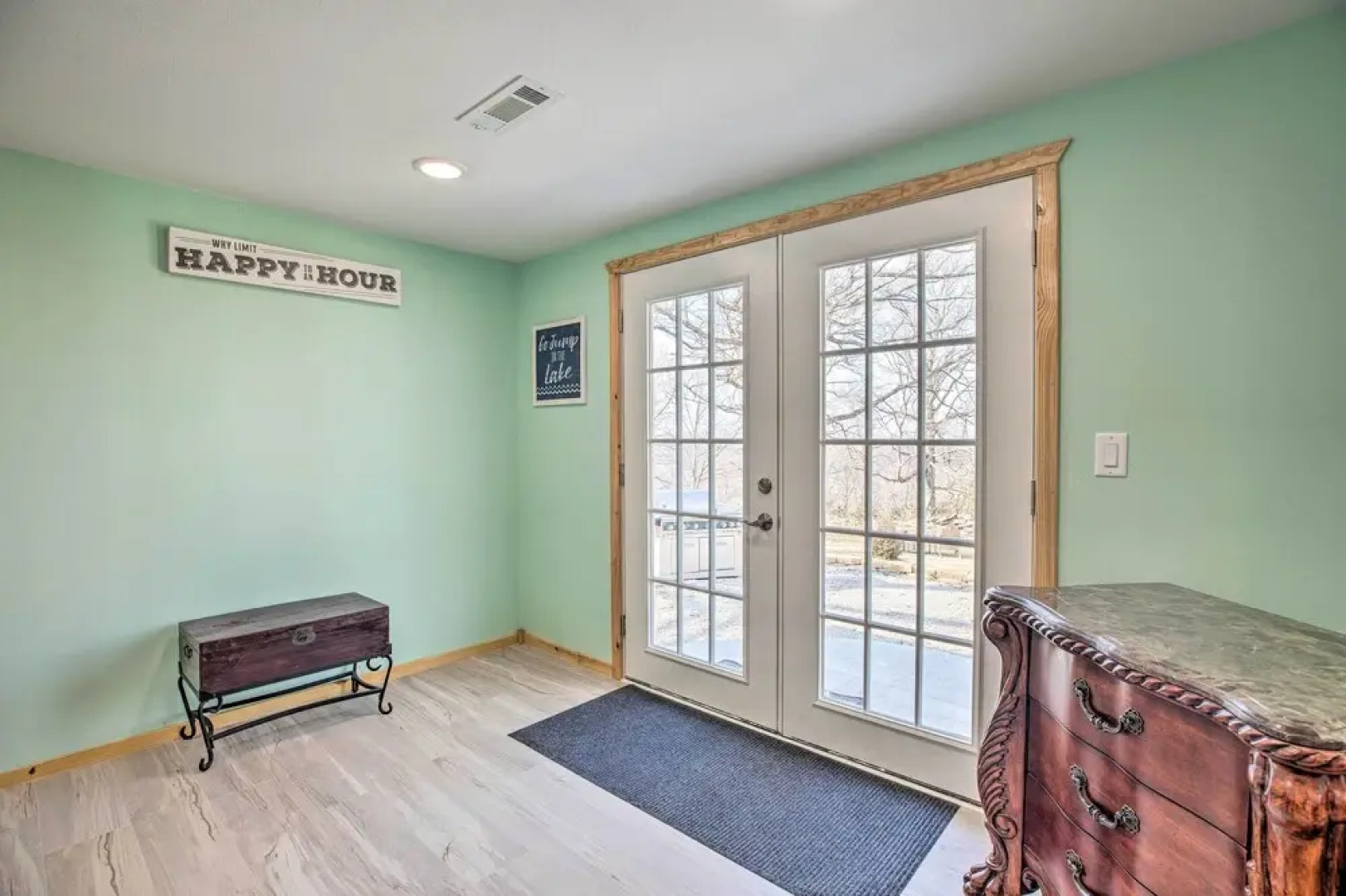 Outdoor Family Fun: Large Home by Beaver Lake!