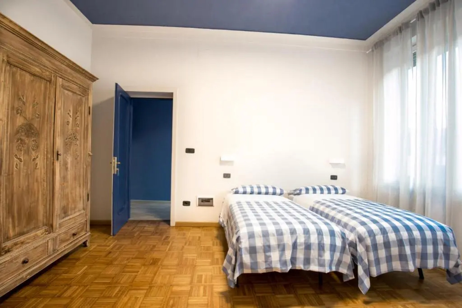 Boulevard 900 - Comfort and Style - Entire Structure 12 Beds