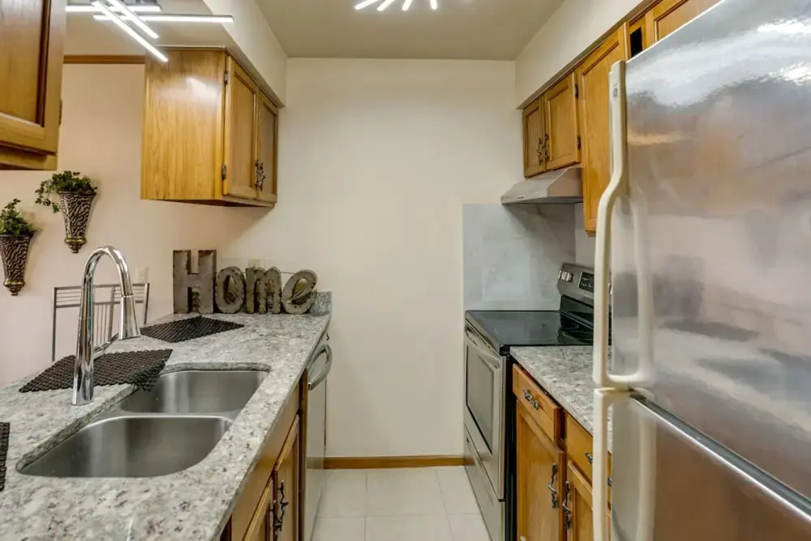 Cozy Clinton Township Condo: 3 Mi to Anchor Bay!