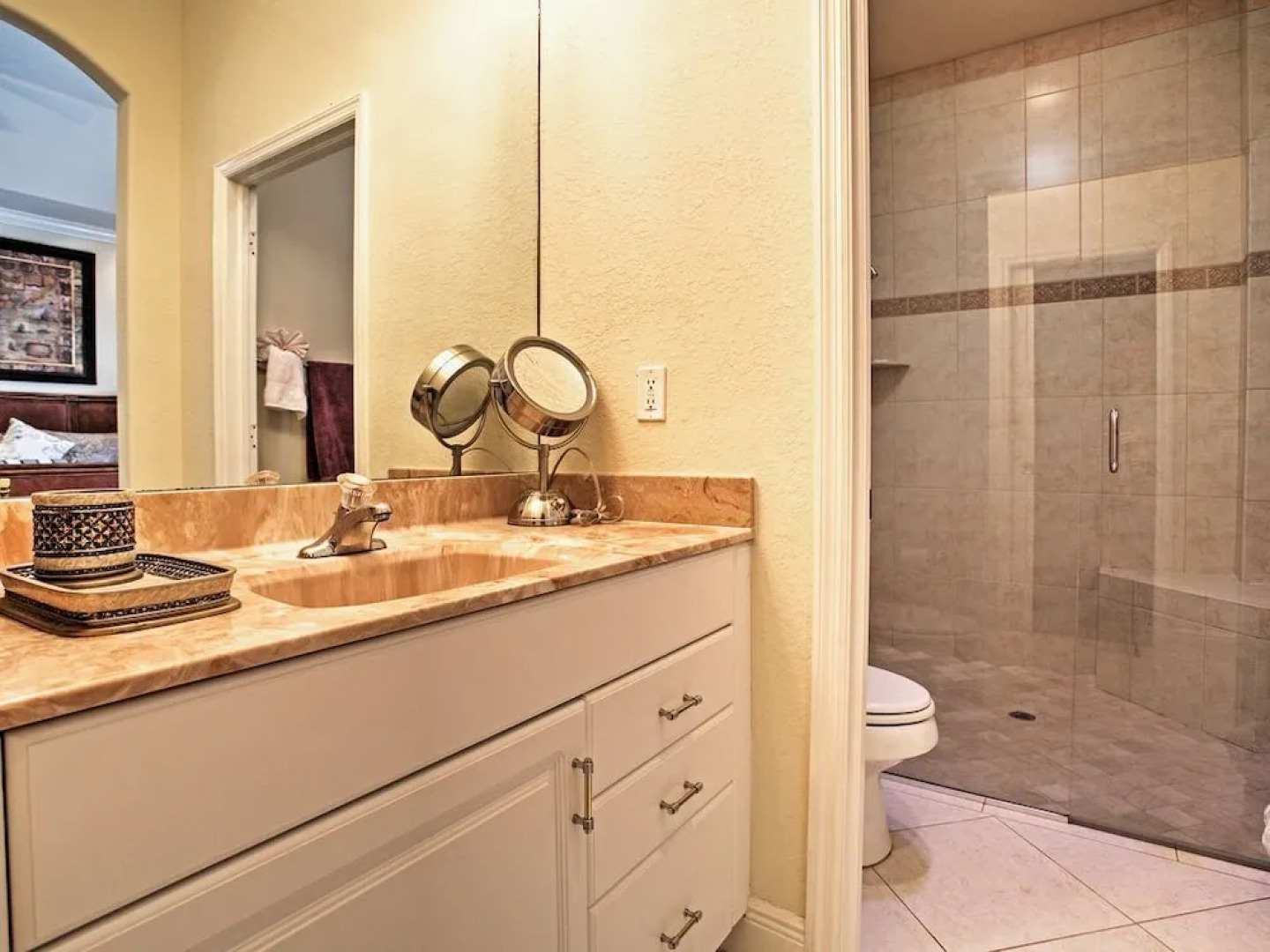 Naples vacation Rental, private pool, close to Vanderbilt Beach and De