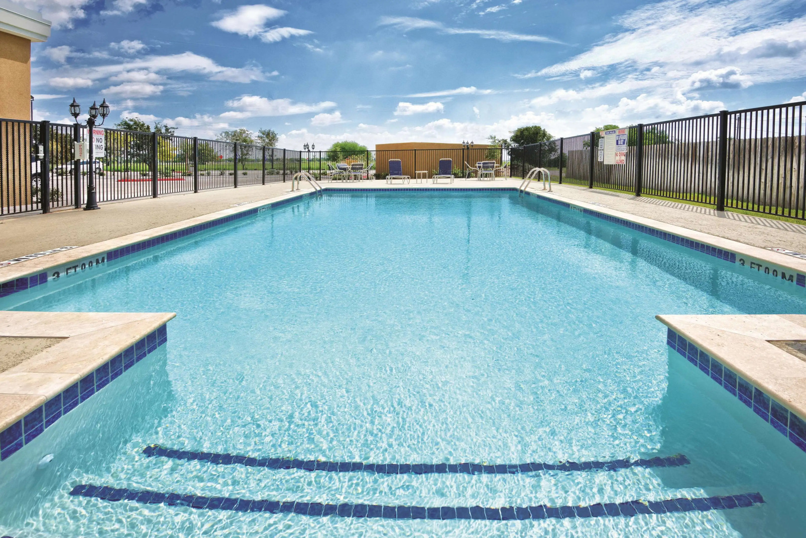 La Quinta Inn & Suites by Wyndham Victoria - South