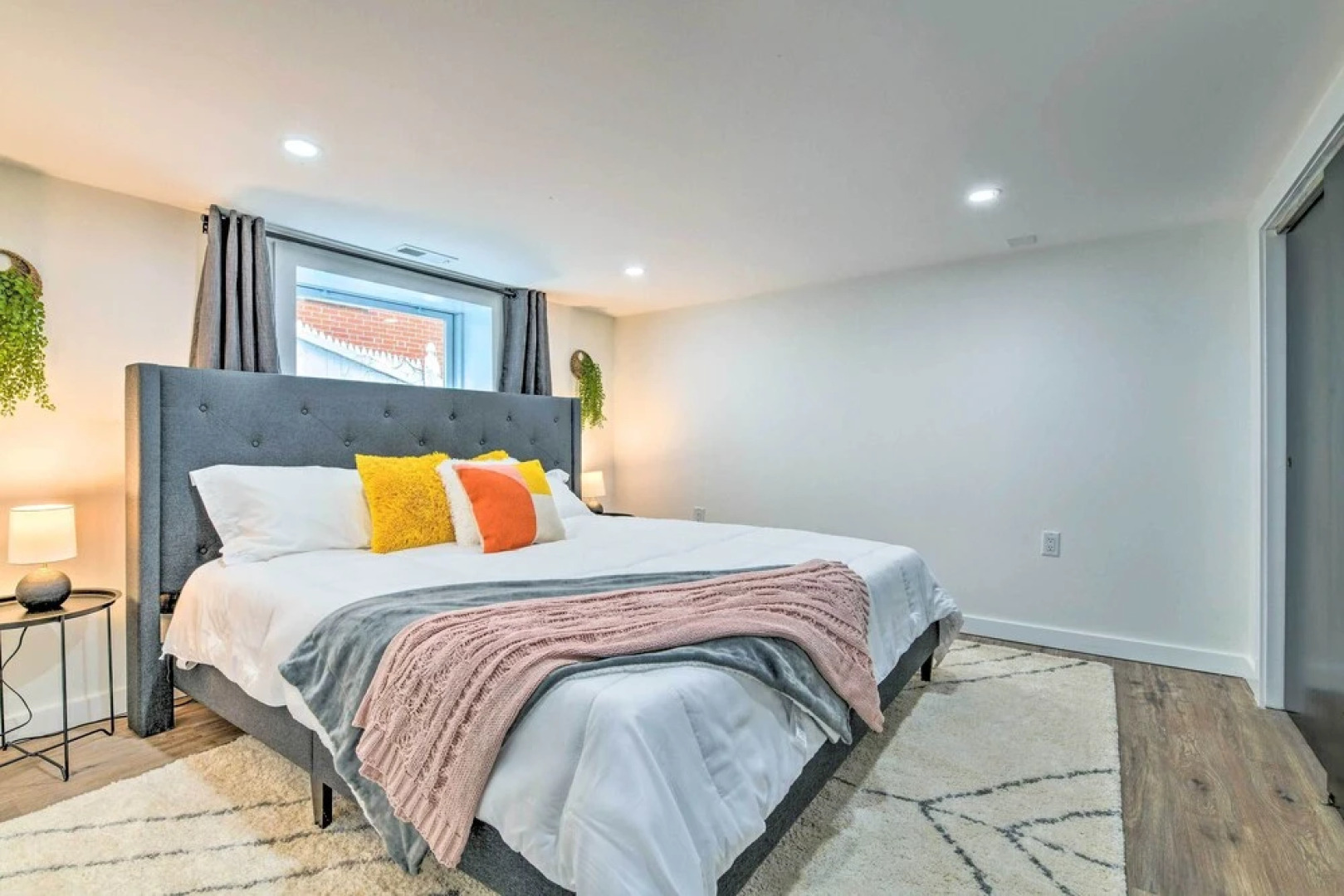 Spacious Oak Park Home, 11 Mi to Downtown Chicago!