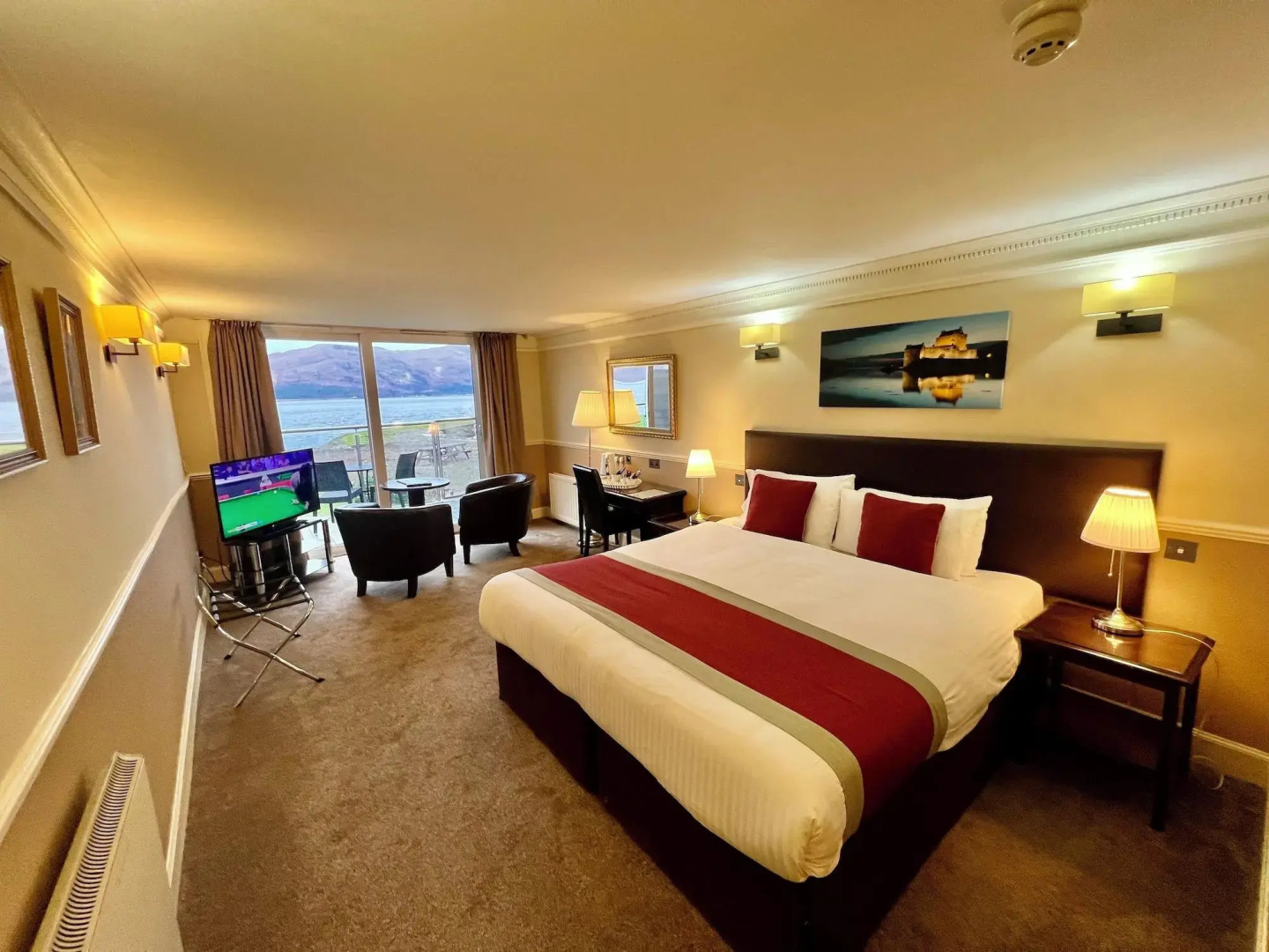 Holly Tree Hotel, Swimming Pool & Hot Tub