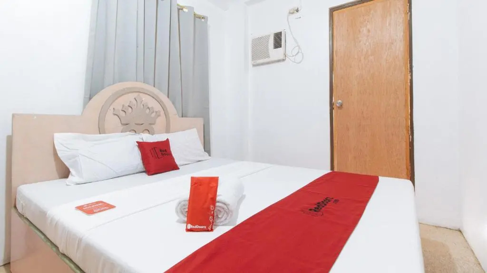 RedDoorz @ Royal Grande Beach Resort Batangas