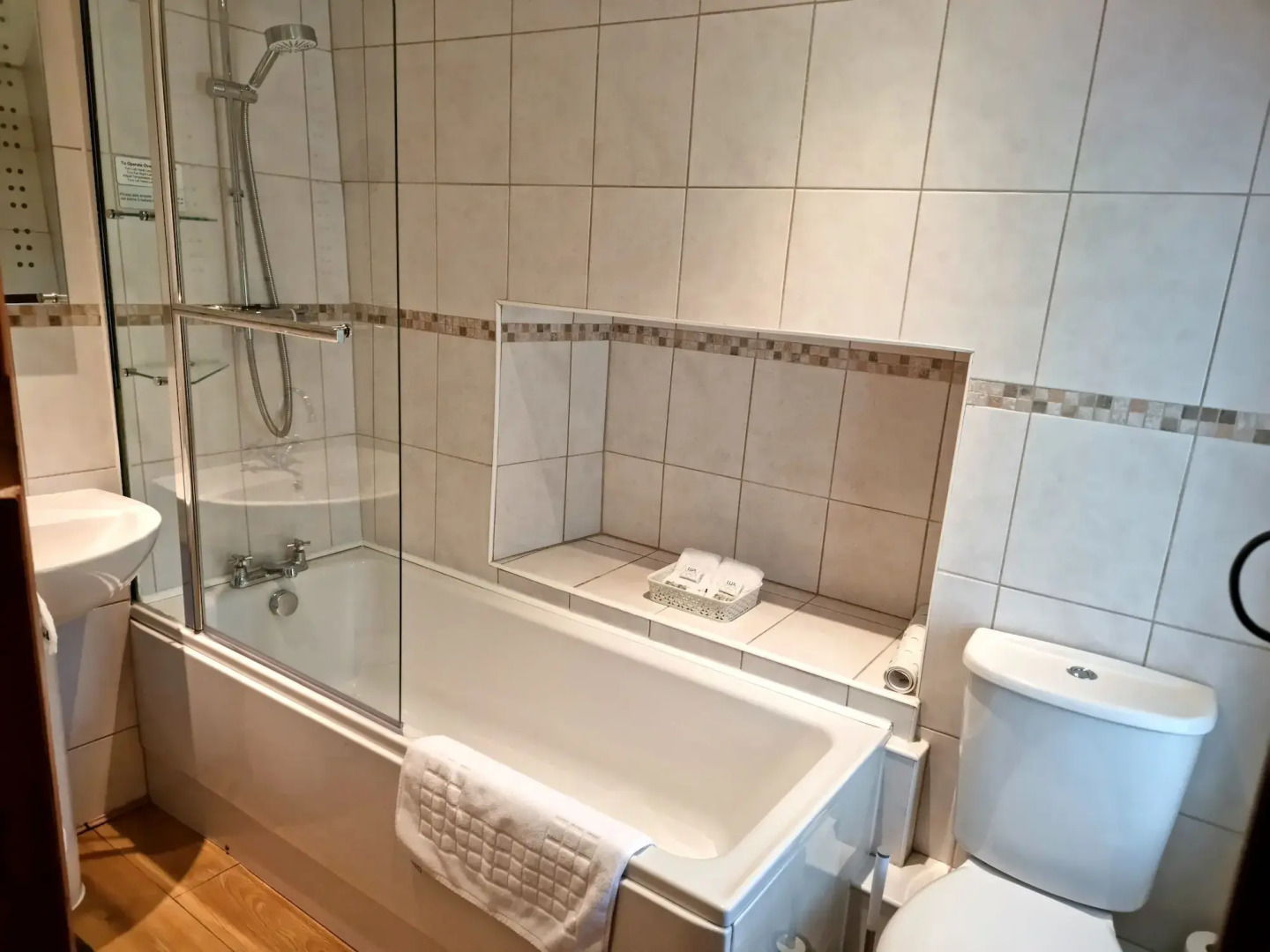 Collaven Manor Hotel