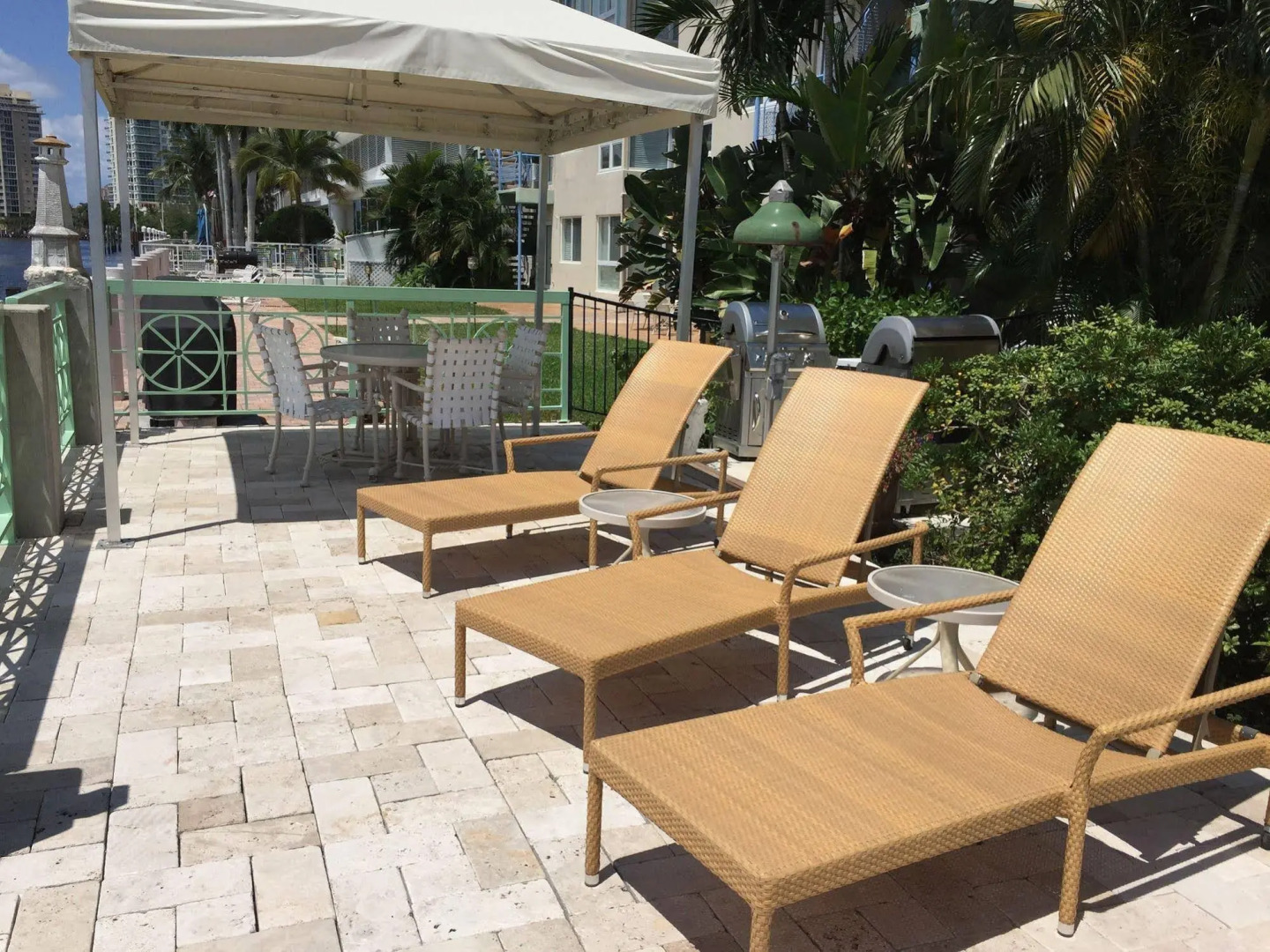 Manhattan Tower Apartment Hotel