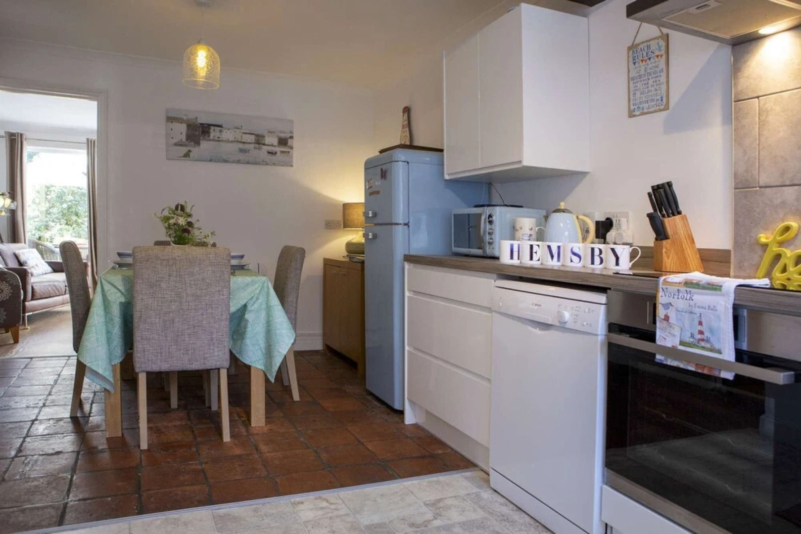 Hemsby Cottage With spa Bath and Private Garden