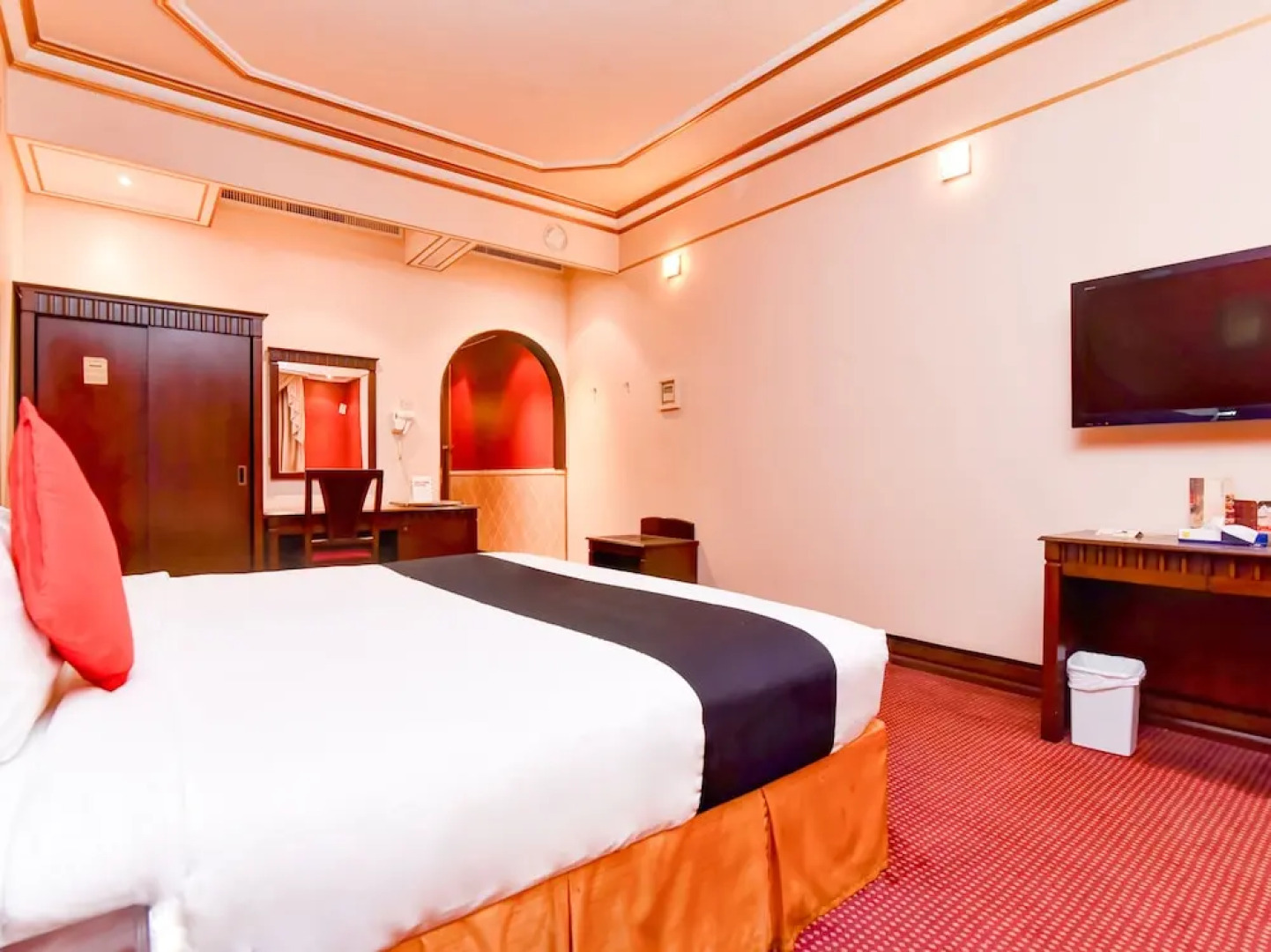 CAPITAL O 456 Almansour Grand Hotel