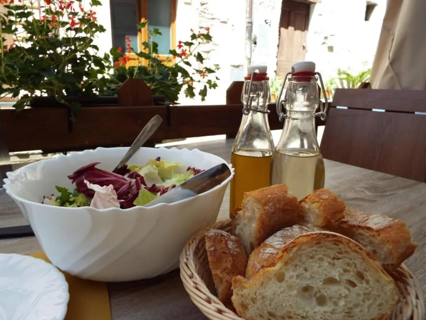 Via Liberale Sleeps 8 Isolabona Italy